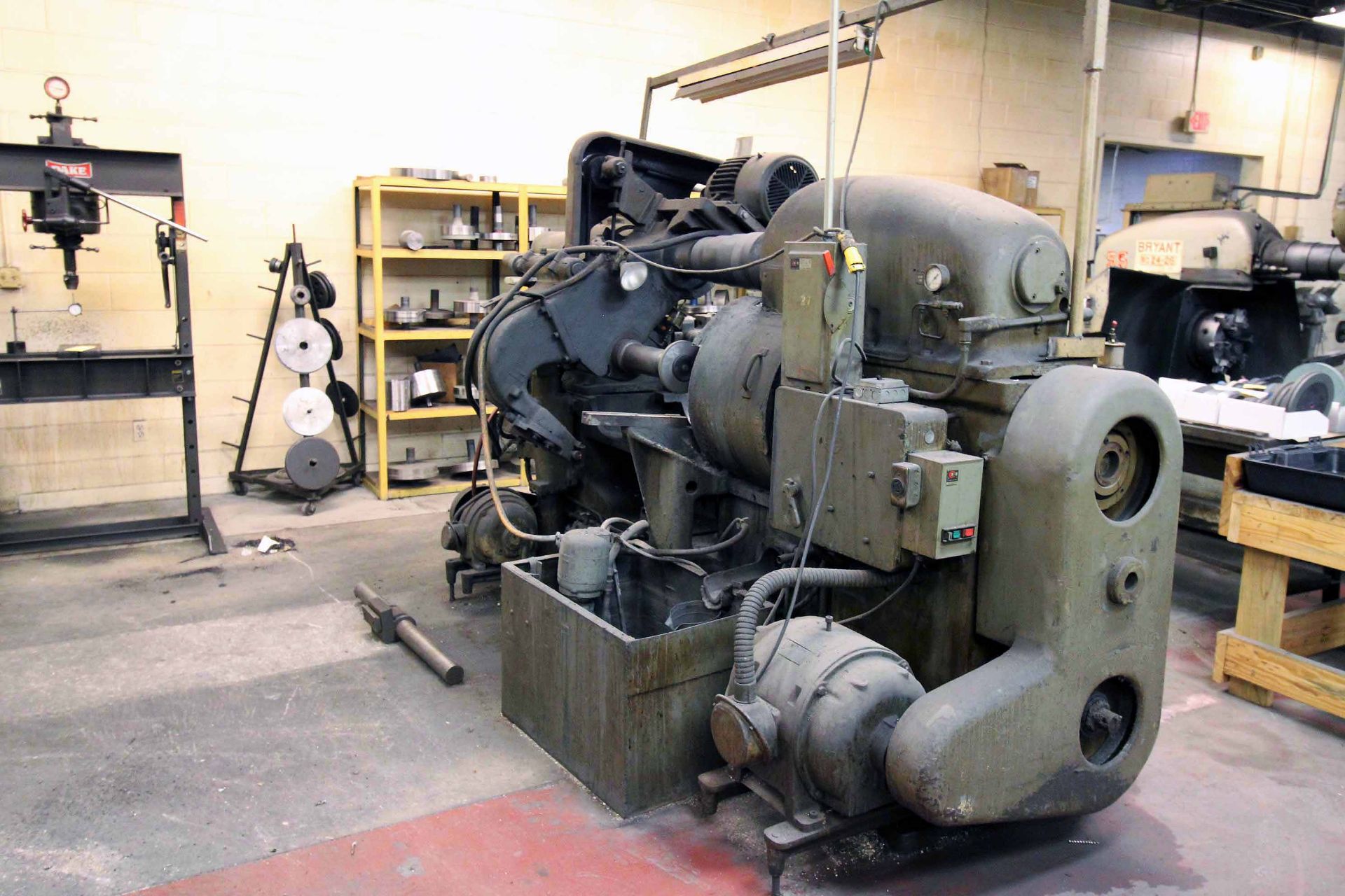 INTERNAL GRINDER, BRYANT NO. 24-26, 15 HP grinding spdl. drive, 18” dia. 6-jaw chuck, auto. - Image 4 of 7