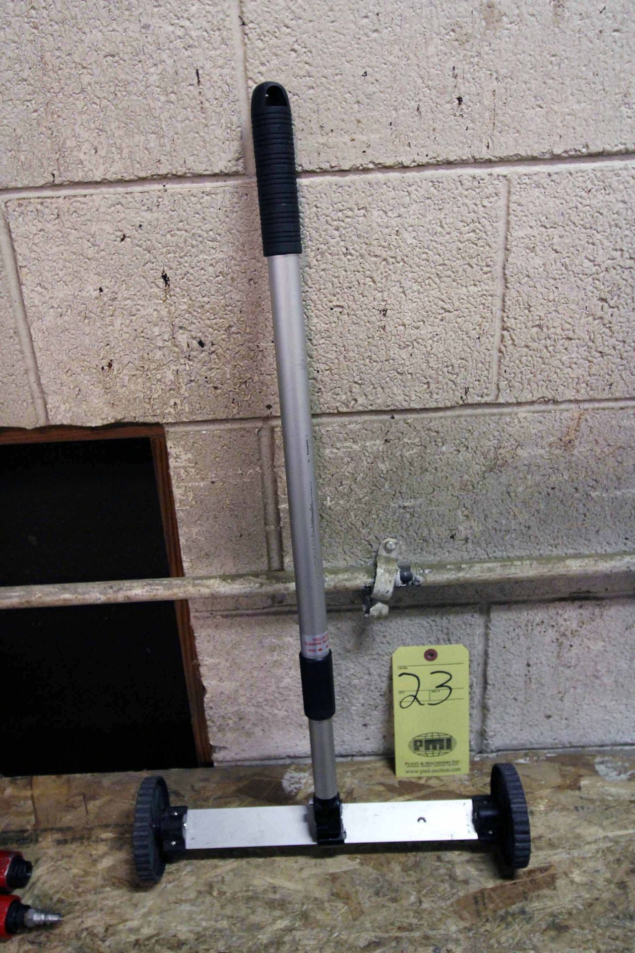 MAGNETIC SWEEPER, 12"W.