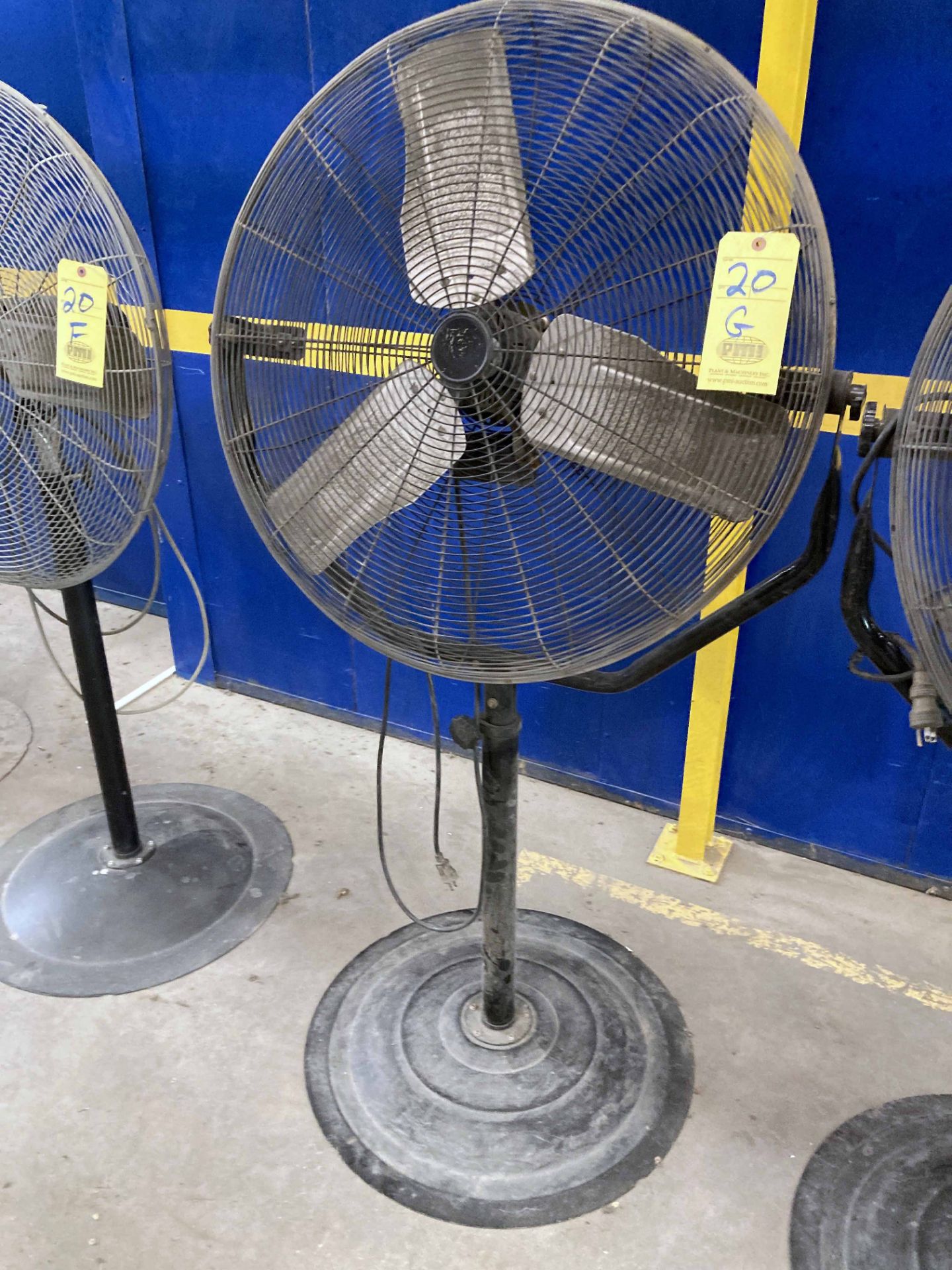 PEDESTAL SHOP FAN, 30"