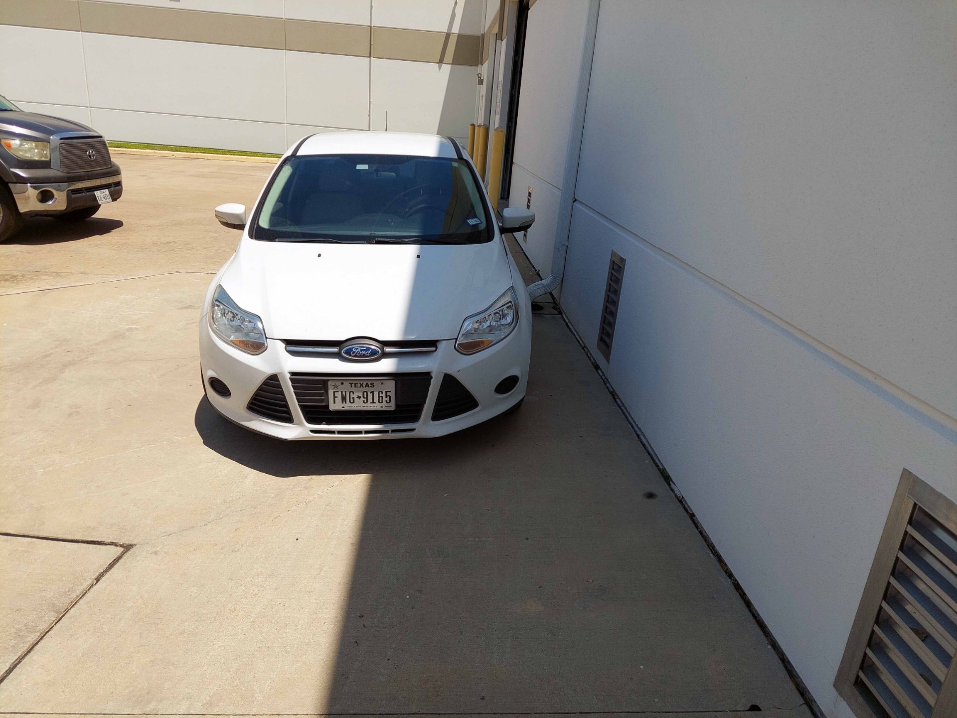 SEDAN, 2013 FORD FOCUS MDL. SE, 4-door, white, AC, auto. trans., leather seats, Plate FWG9165, - Image 2 of 16