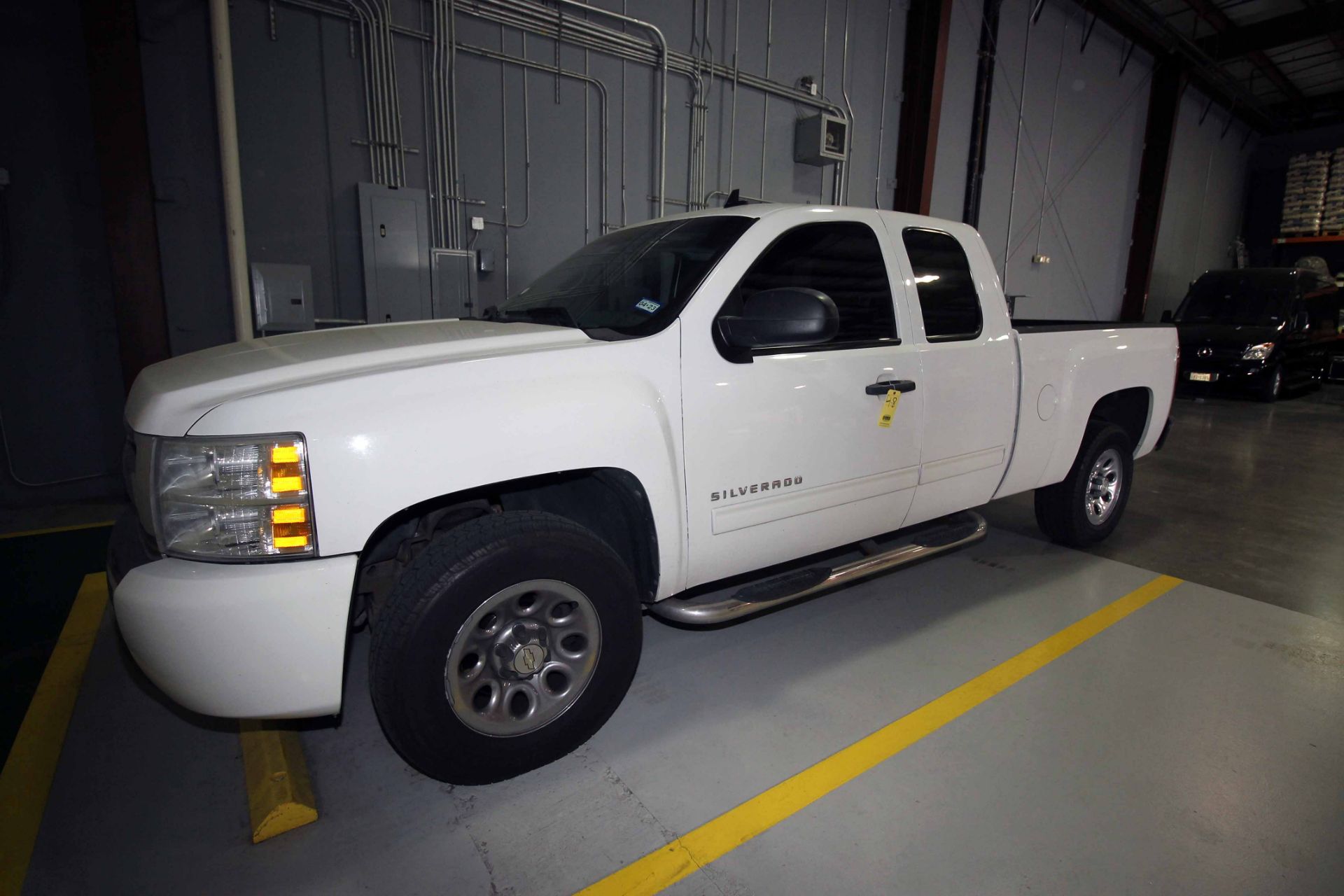 PICKUP TRUCK, 2011 CHEVROLET SILVERADO 1500 LT EXTENDED CAB, 4.8L L20 8 cyl. gasoline engine,