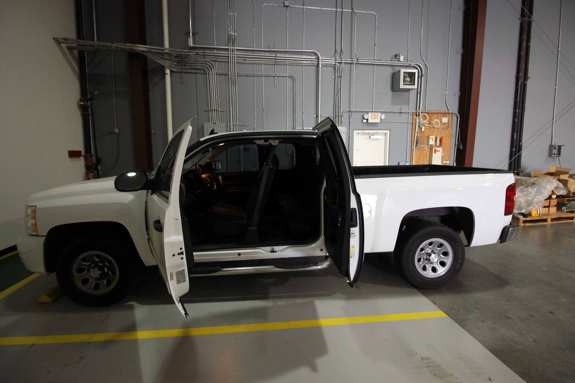 PICKUP TRUCK, 2011 CHEVROLET SILVERADO 1500 LT EXTENDED CAB, 4.8L L20 8 cyl. gasoline engine, - Image 7 of 11