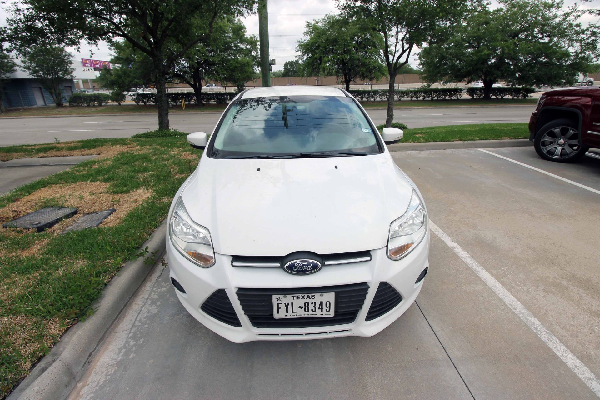 SEDAN, 2014 FORD FOCUS MDL. SE, 4-door, white, AC, auto. trans., leather seats, Plate FYL8349, - Image 3 of 21