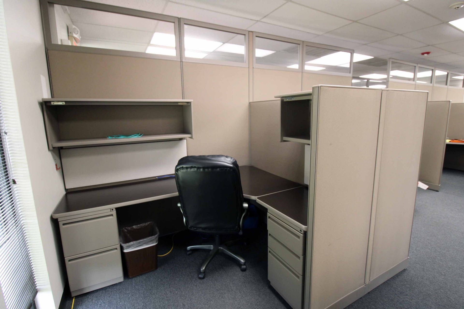LOT OF CUBICLE STATIONS: (10) stations w/ dividing wall (Note: no computer equipment, phones or - Image 2 of 3
