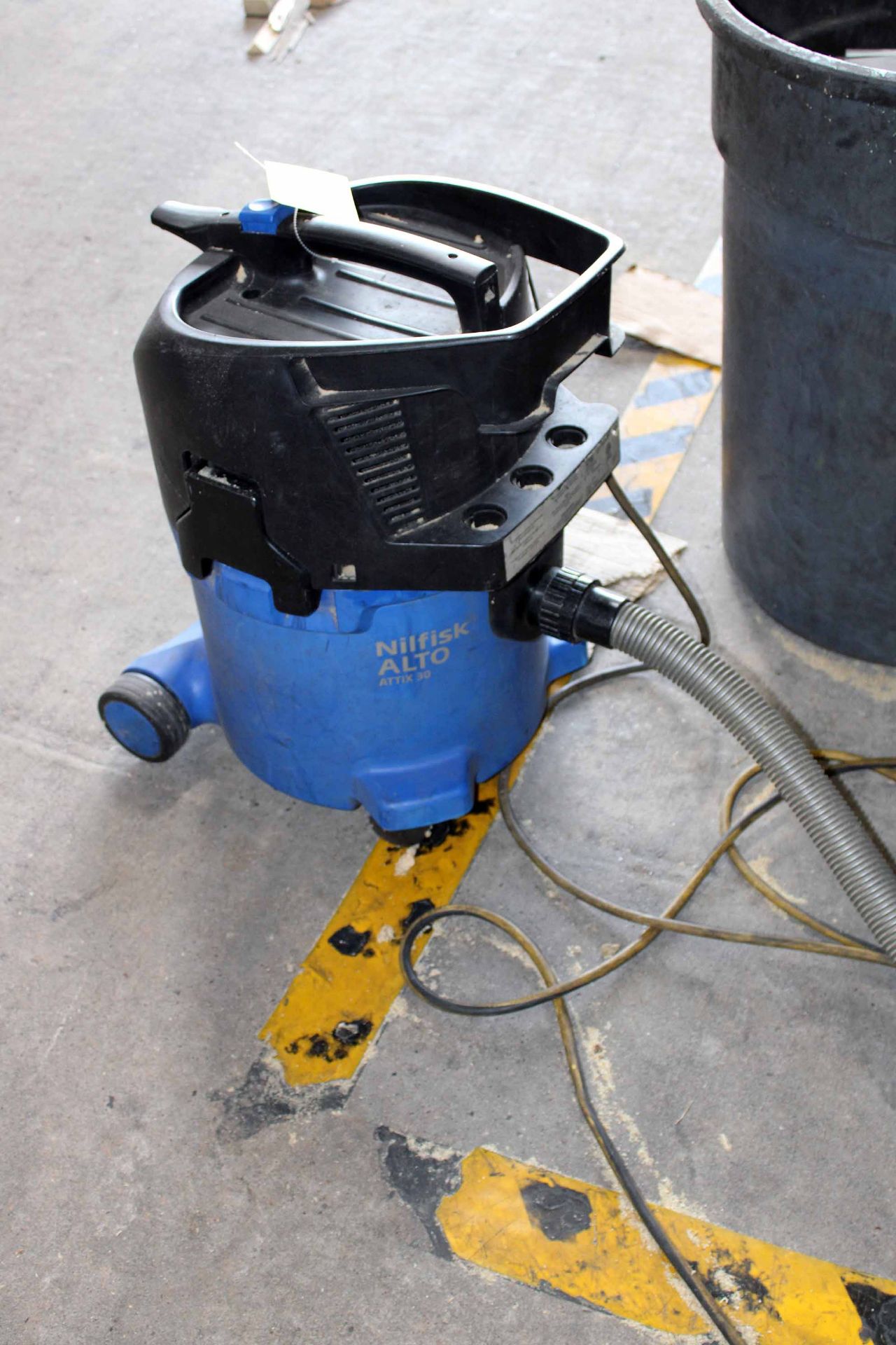 LOT CONSISTING OF: Dewalt miter saw, 12" dia., w/ table & Nilfisk Alto shop vac. (Located at: Emco - Image 5 of 5