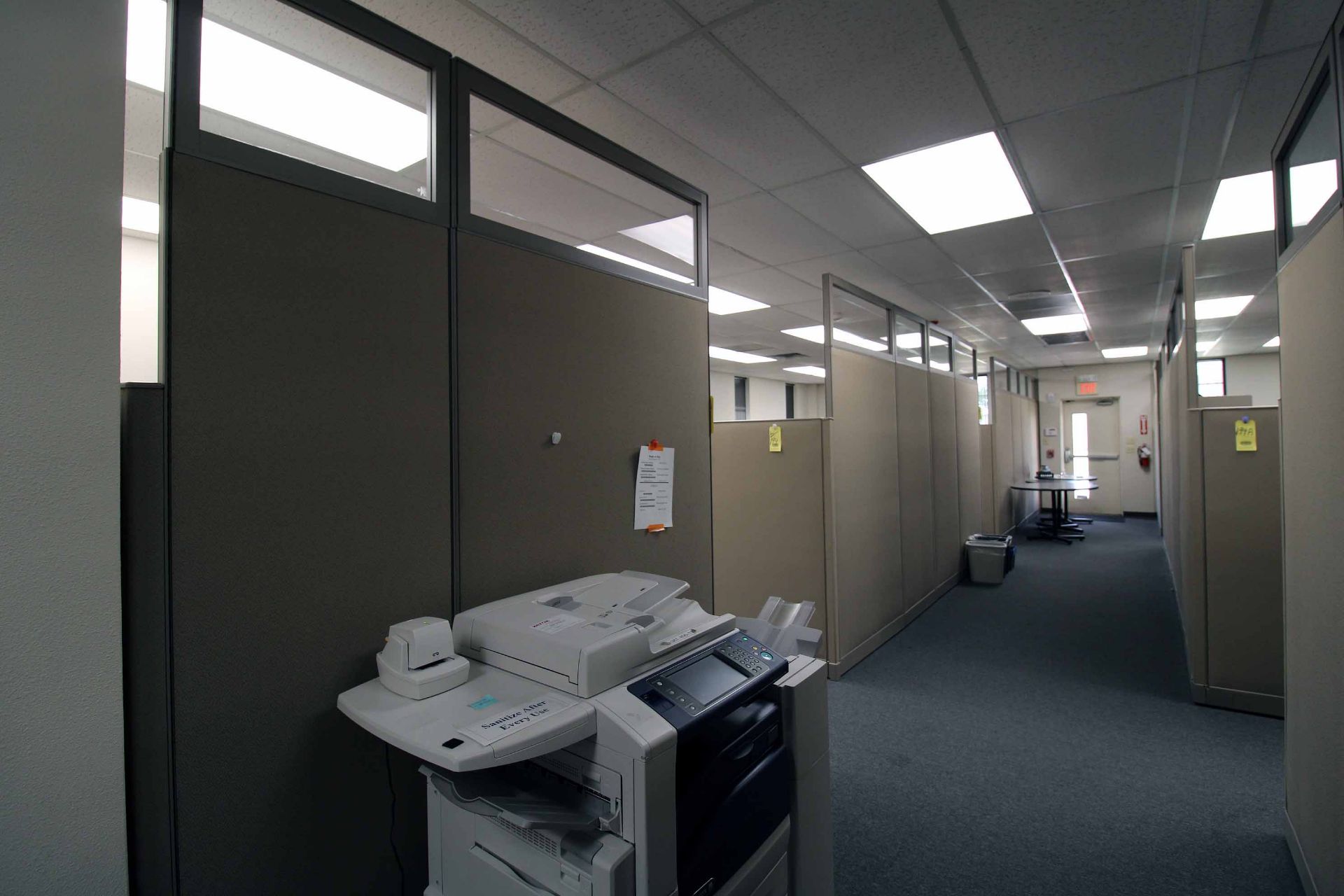 LOT OF CUBICLE STATIONS: (10) stations w/ dividing wall (Note: no computer equipment, phones or - Image 3 of 3