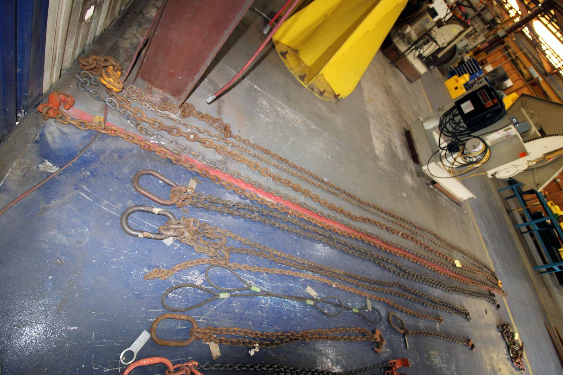 LOT OF RIGGING CHAINS, various sizes & lengths, approx. 4' to 16' (Located at: Emco Wheaton USA,