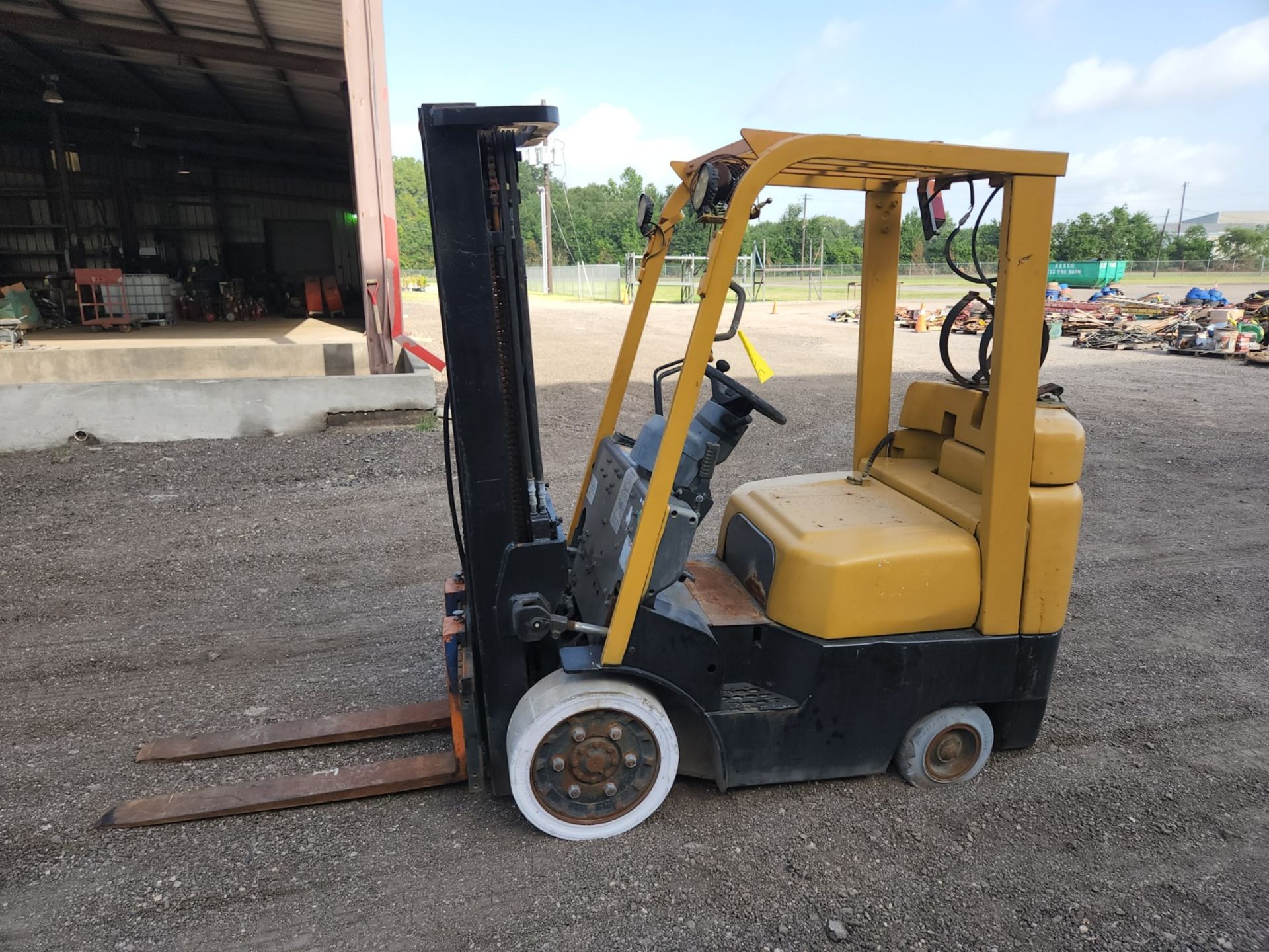 FORKLIFT, TCM 3,500-LB. BASE CAP. MDL. FGC18, LPG, 83" 3-stage mast, 189" lift ht., cushion style