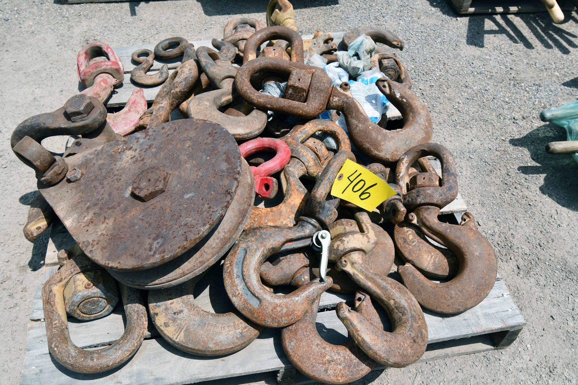 LOT OF SWIVEL HOOKS (on one pallet) (Location: MDS Boring & Drilling, 11900 Hirsch Road, Houston, TX
