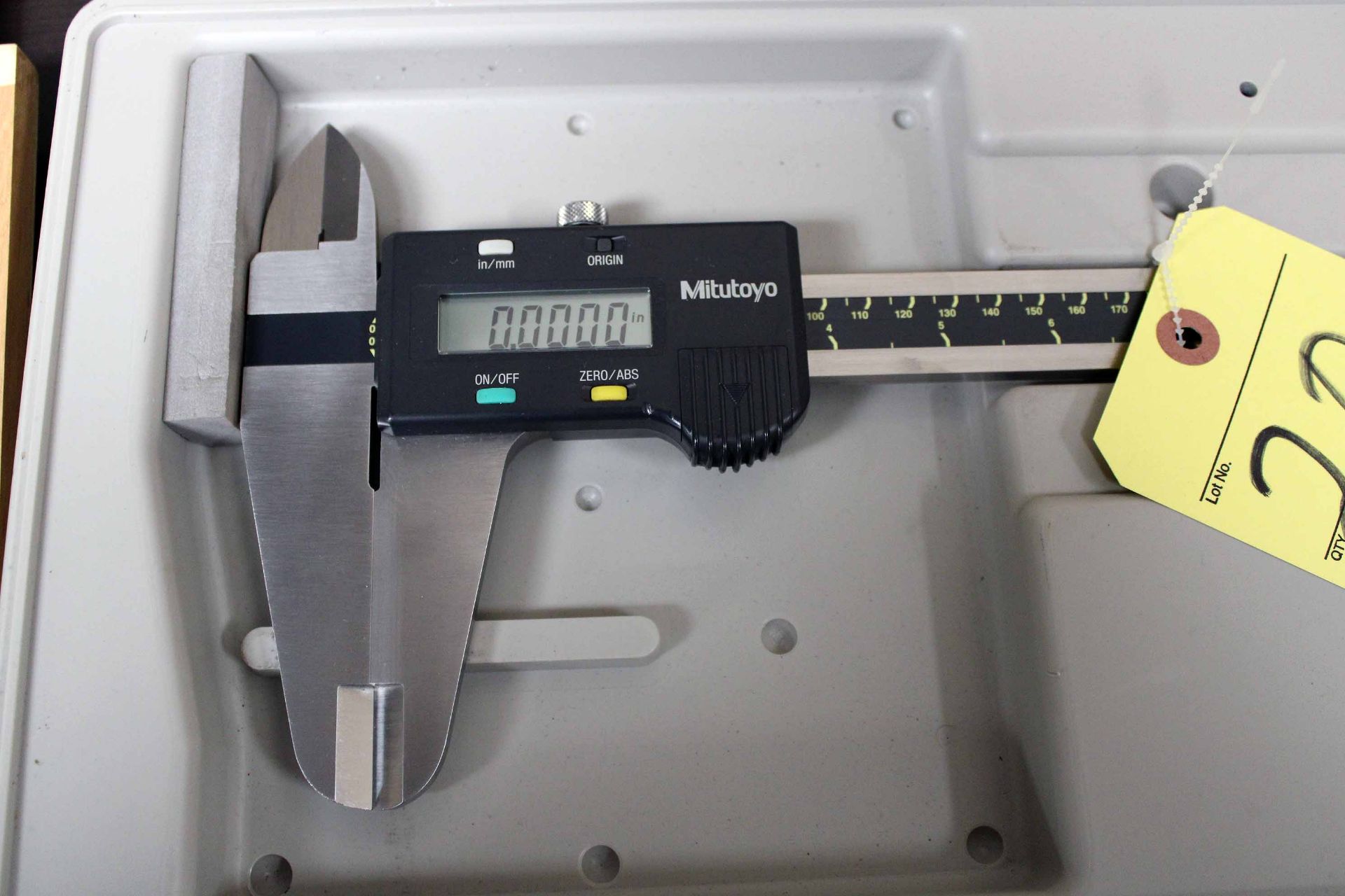 CALIPER, MITUTOYO MDL. CD-24" C, digital (Located at: Emco Wheaton USA, Inc., 9111 Jackrabbit - Image 2 of 2