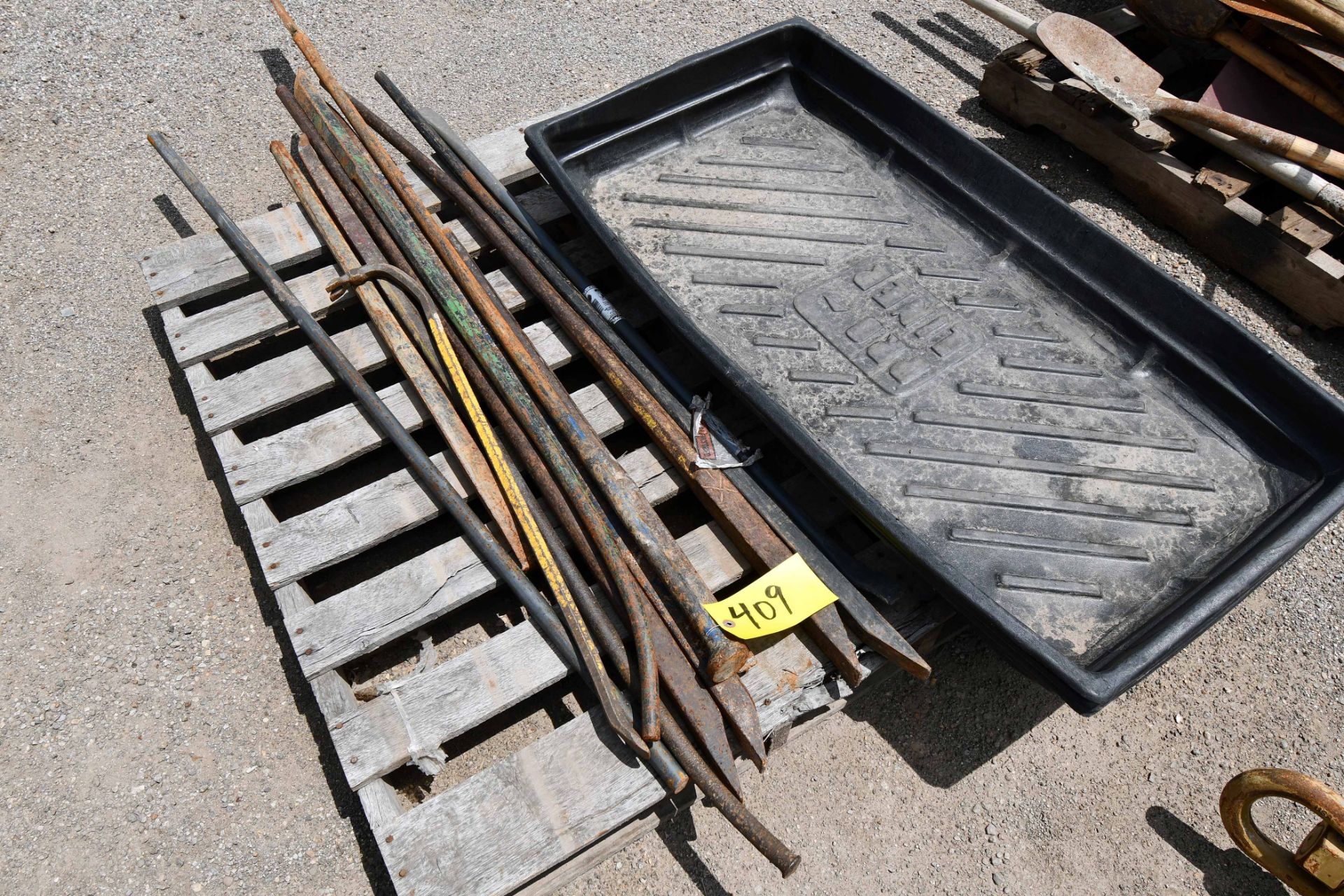 LOT CONSISTING OF: prybars & plastic tubs (Location: MDS Boring & Drilling, 11900 Hirsch Road,