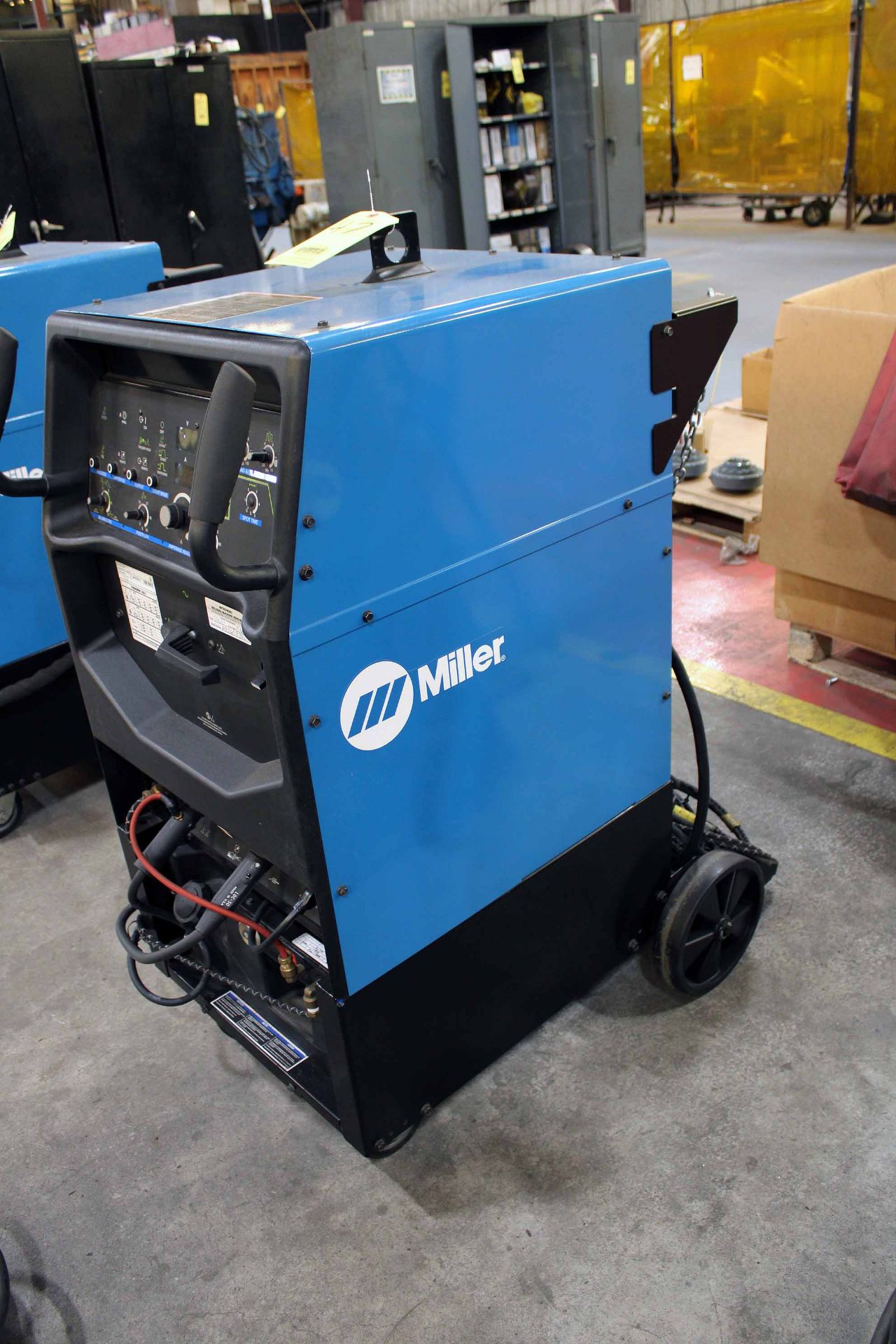 WELDING MACHINE, MILLER SYNCROWAVE MDL. 350 LX, new 2019, S/N MK060824L (Located at: Emco Wheaton - Image 2 of 4