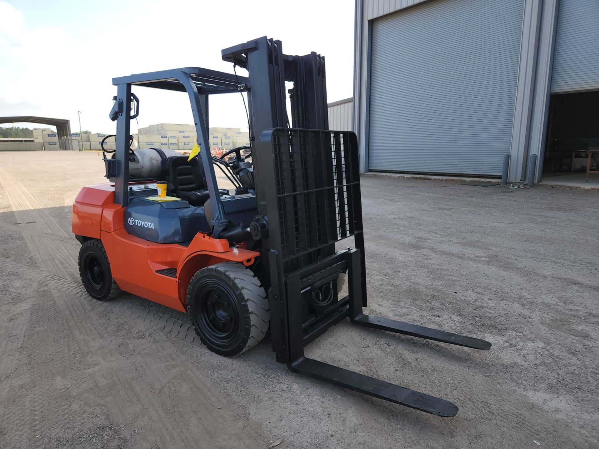 FORKLIFT, TOYOTA 8,000-LB. BASE CAP. MDL. 7FGU35, new 2011, LPG, 89" 3-stage mast, 187" lift ht.,