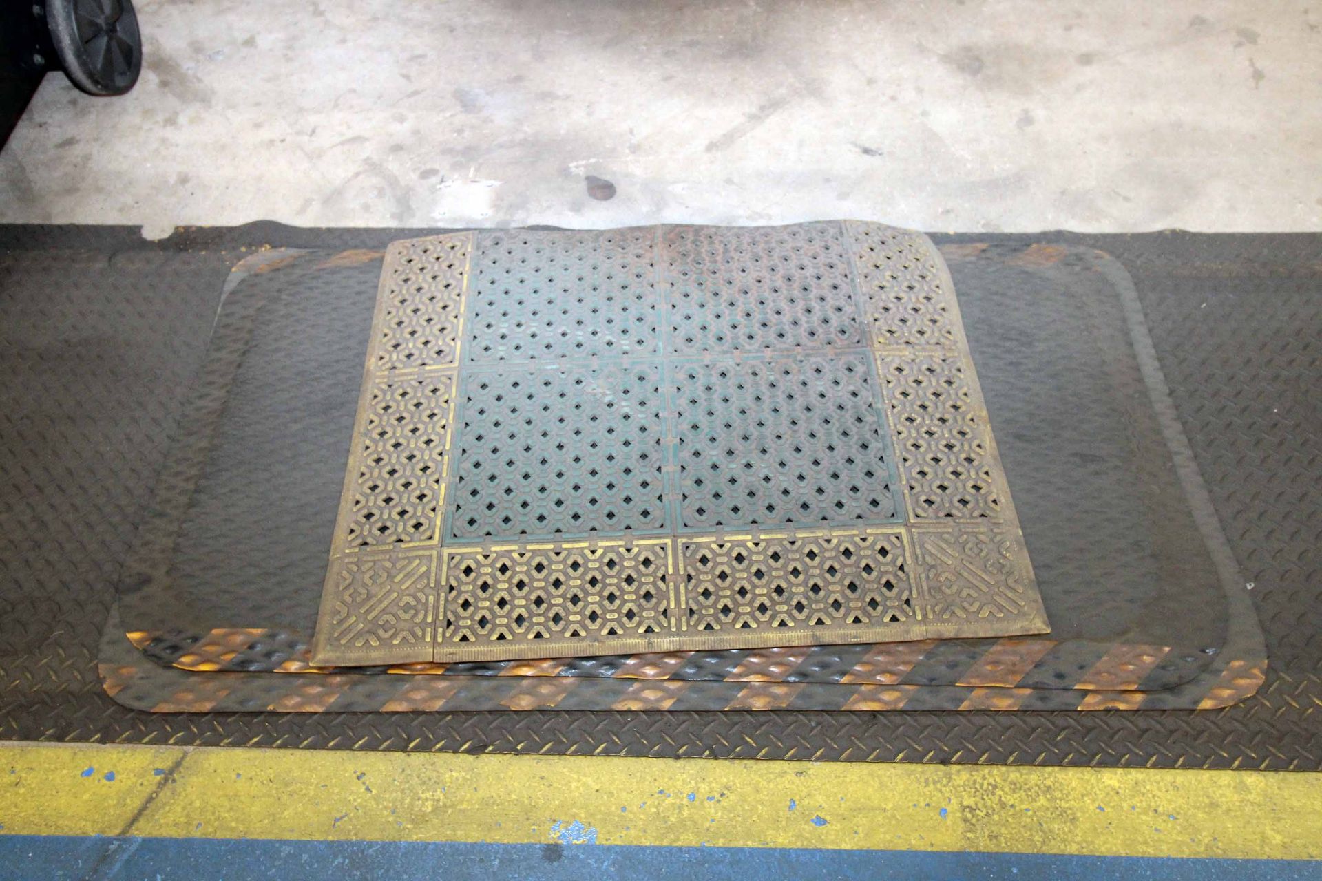 LOT CONSISTING OF: rubber floor mats, brooms & dust pans (Located at: Emco Wheaton USA, Inc., 9111 - Image 4 of 4