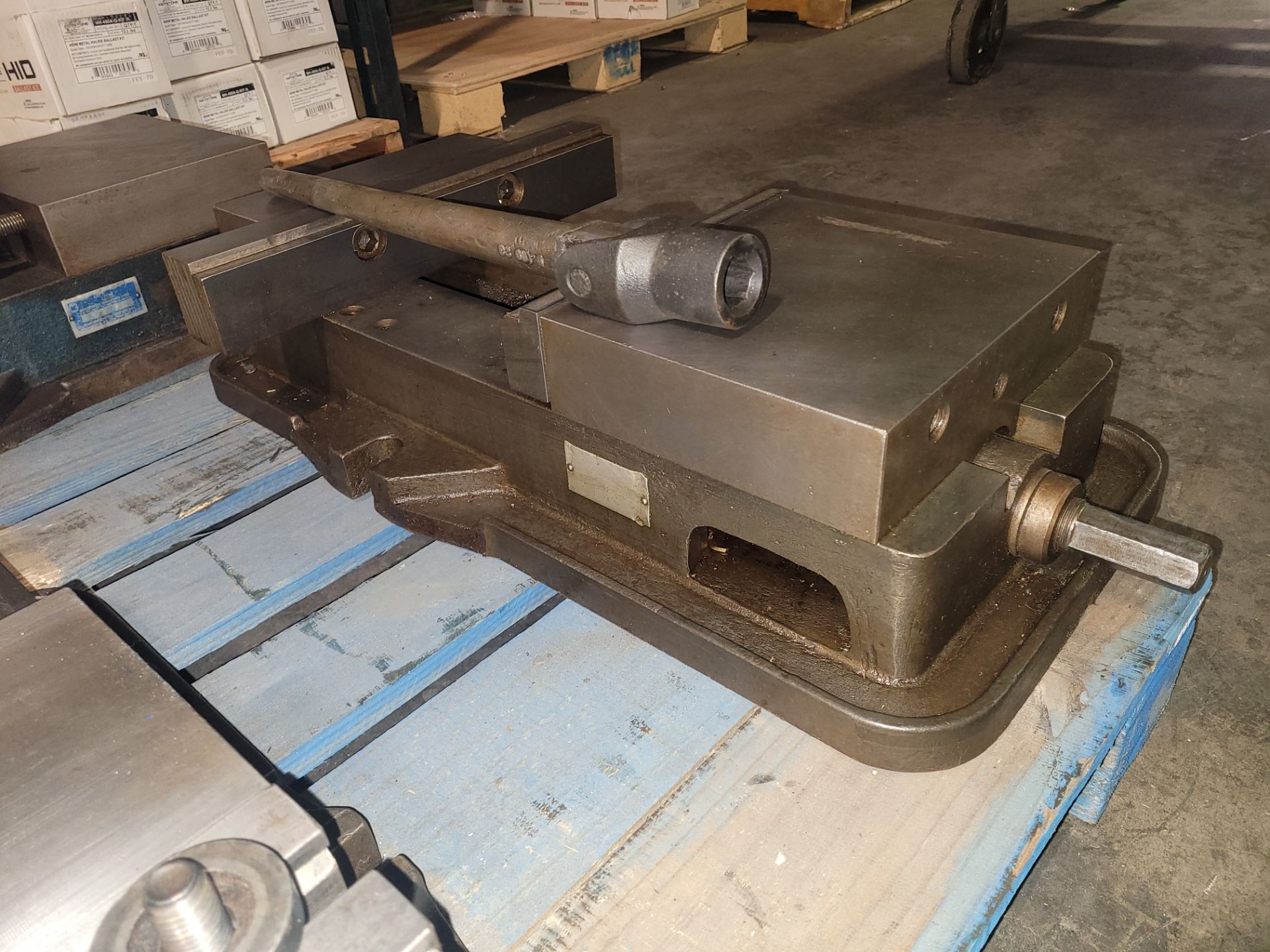 ANGLE LOCK PRECISION MACHINE VISE, KURT 10" MDL. D (Packing & Crating Charge $50.00) (Located at: - Image 4 of 7