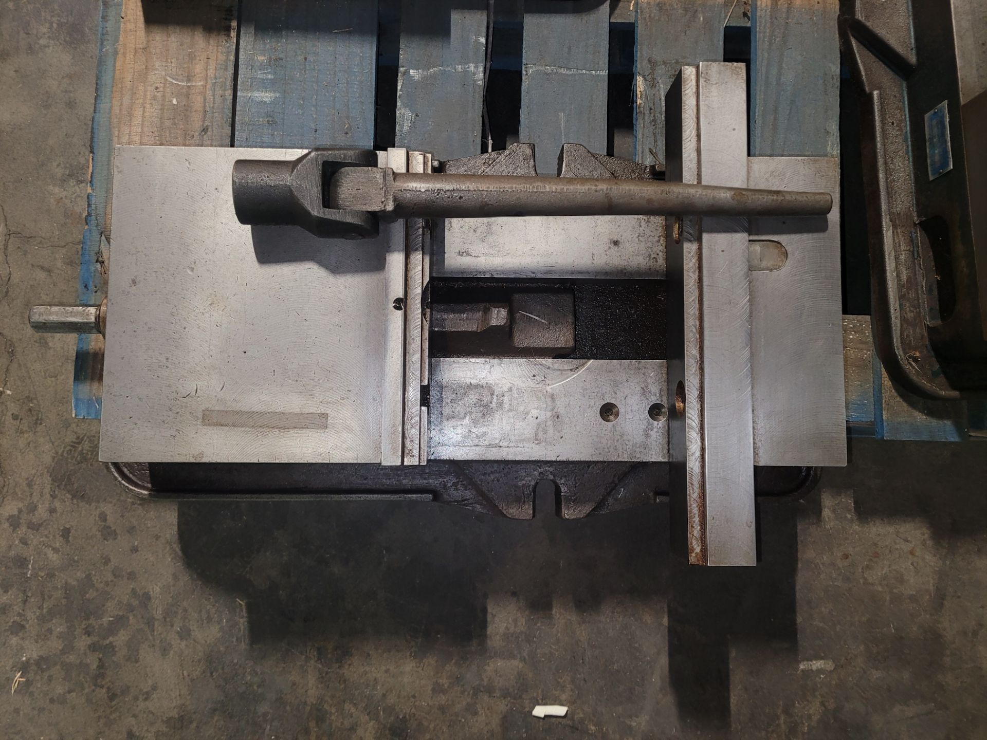 ANGLE LOCK PRECISION MACHINE VISE, KURT 10" MDL. D (Packing & Crating Charge $50.00) (Located at: