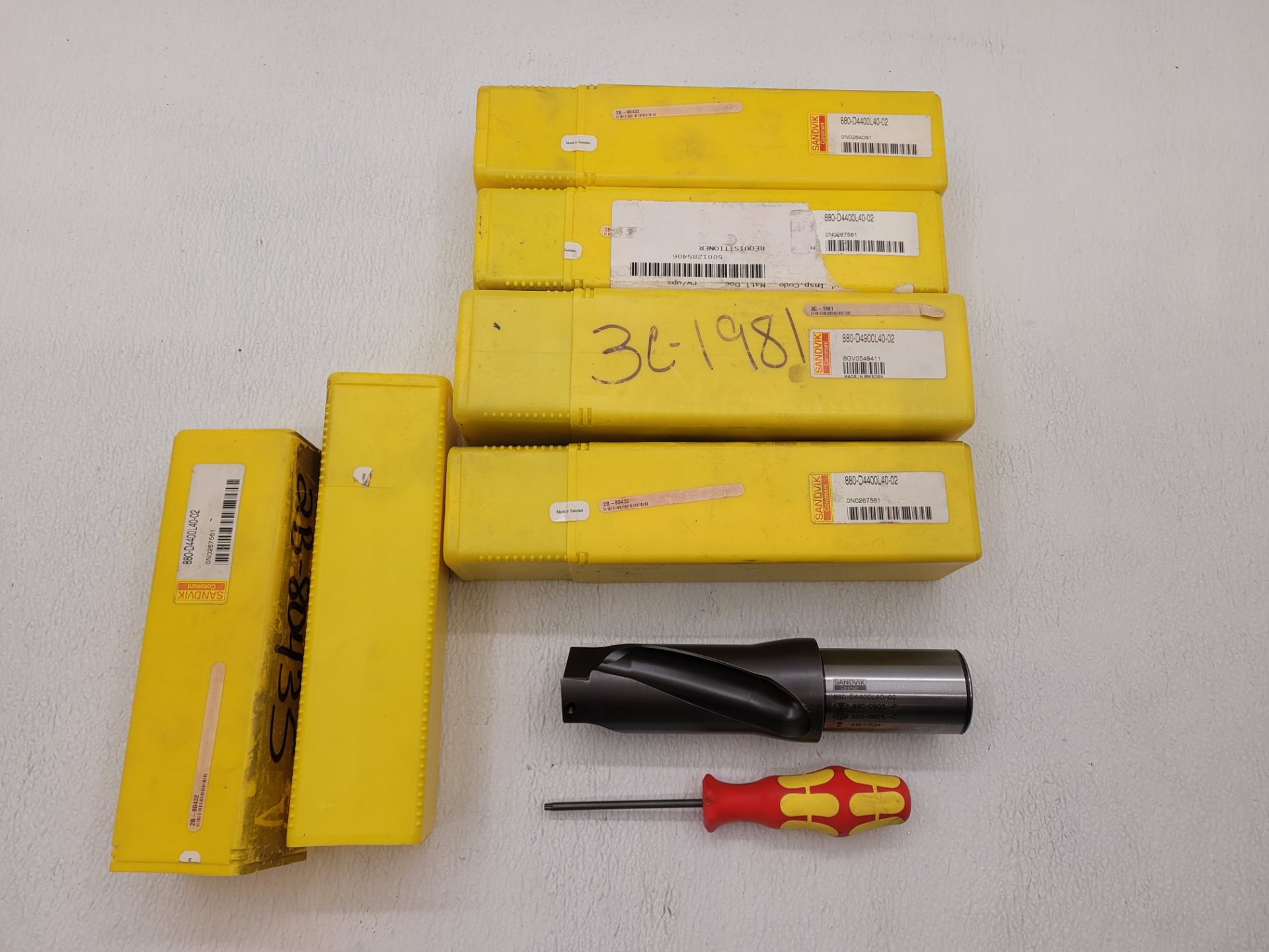 LOT OF (5) SANDVIK INDEXABLE CORODRILL 880-D4400L40-02, SHANK DIA. 44MM (Packing & Crating Charge $