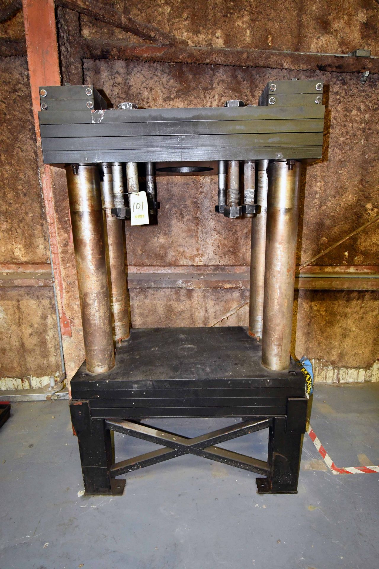 HYDRAULIC PRESS FRAME (missing parts)