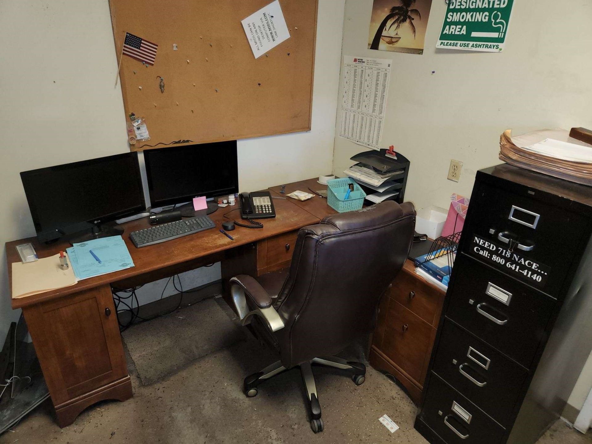 LOT CONTENTS OF SHIPPING & RECEIVING OFFICE: desks, file cabinets, chairs, etc. (computers not - Image 3 of 4