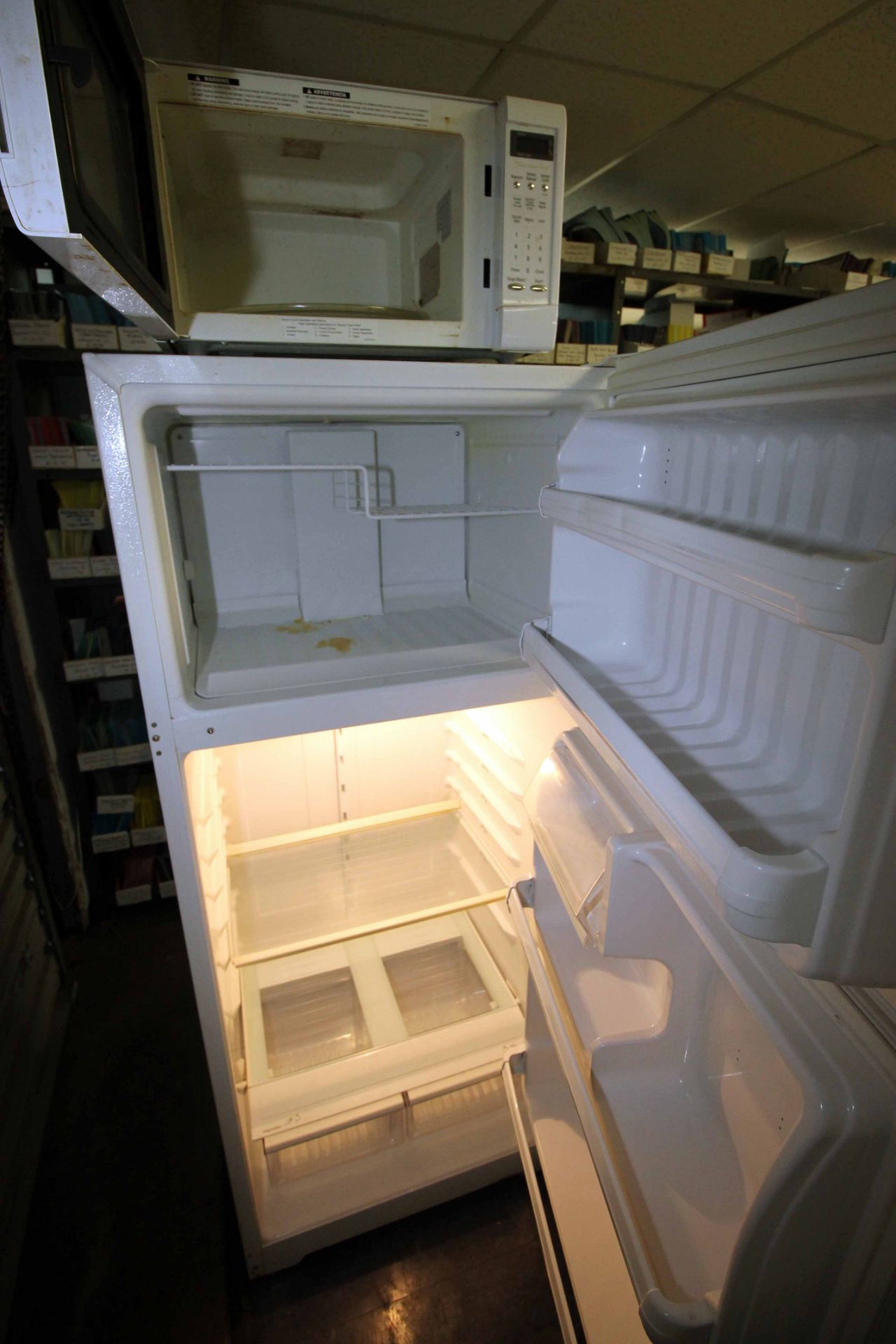 LOT OF LUNCHROOM EQUIPMENT: GE Select Mdl. STS-18HB refrigerator freezer, top freezer, bottom - Image 2 of 2