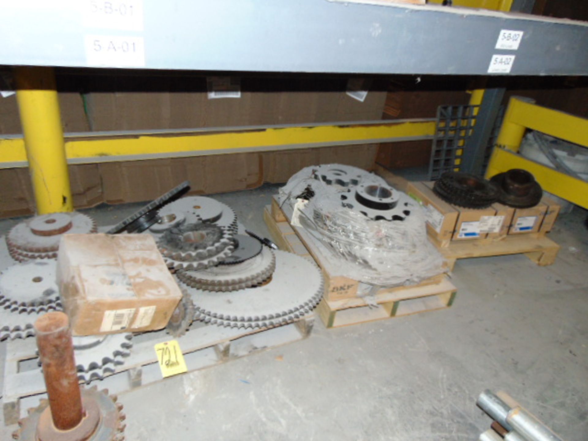 LOT OF GEARS, assorted (on four pallets)