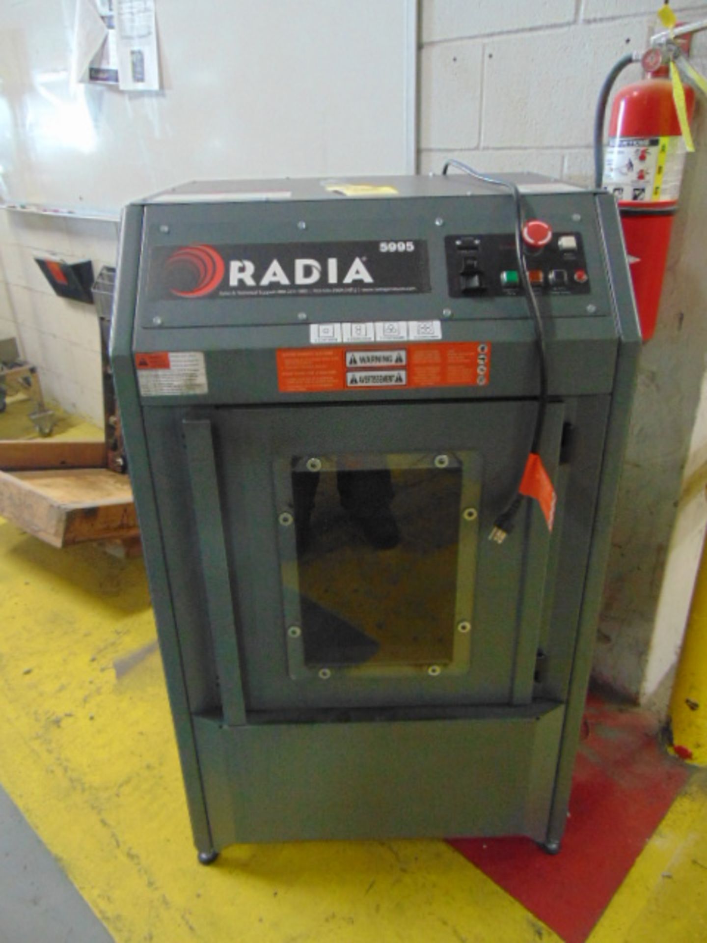 PAINT-LIQUID SHAKER, RADIA MDL. 05995PB, 110 v., S/N 211110270AB (Machine shop area)