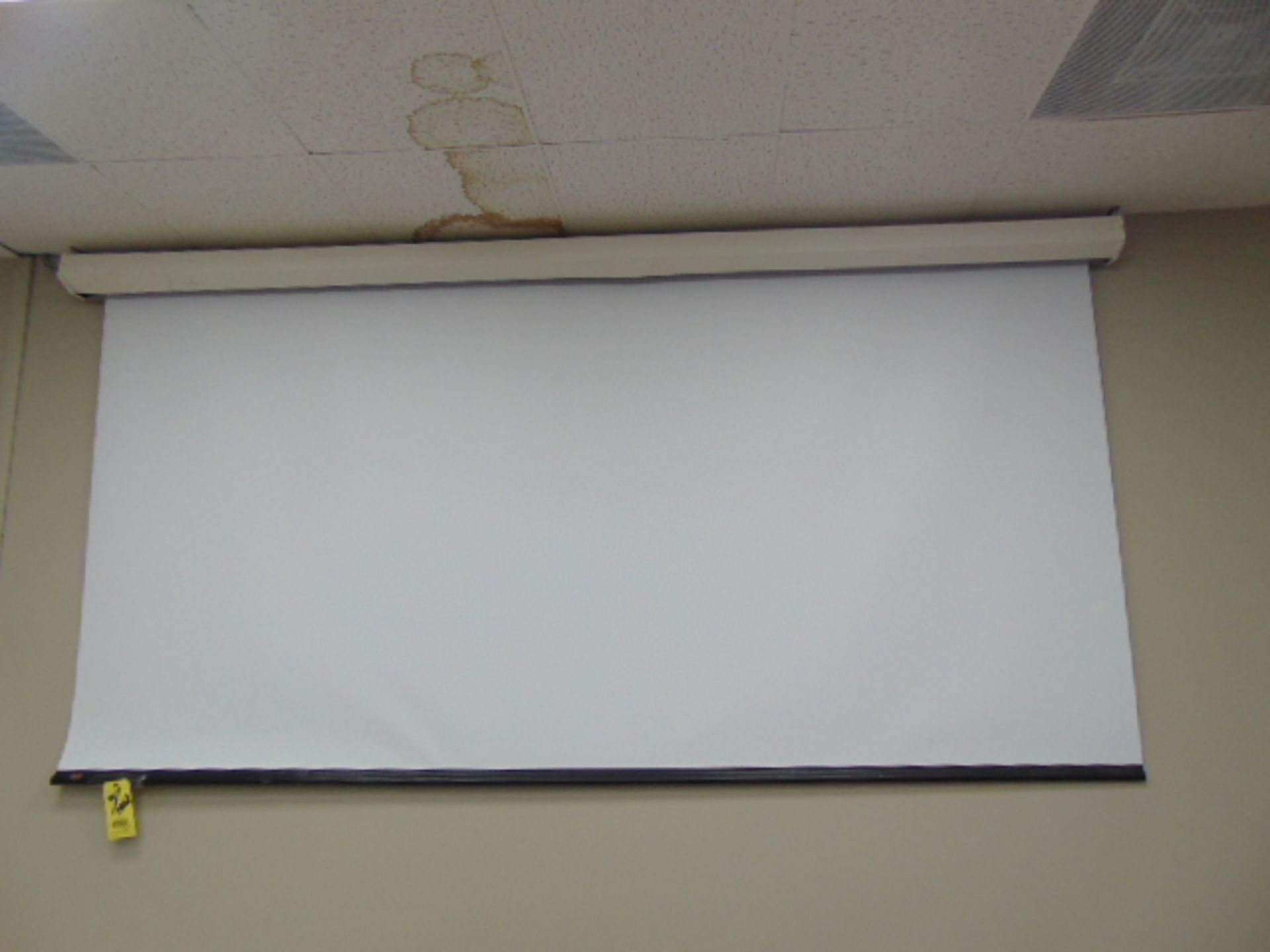 REMOTE CONTROL CEILING MOUNTED PROJECTOR, EPSON, S/N X3TH0X00008, w/ wall mounted electrical - Image 2 of 3