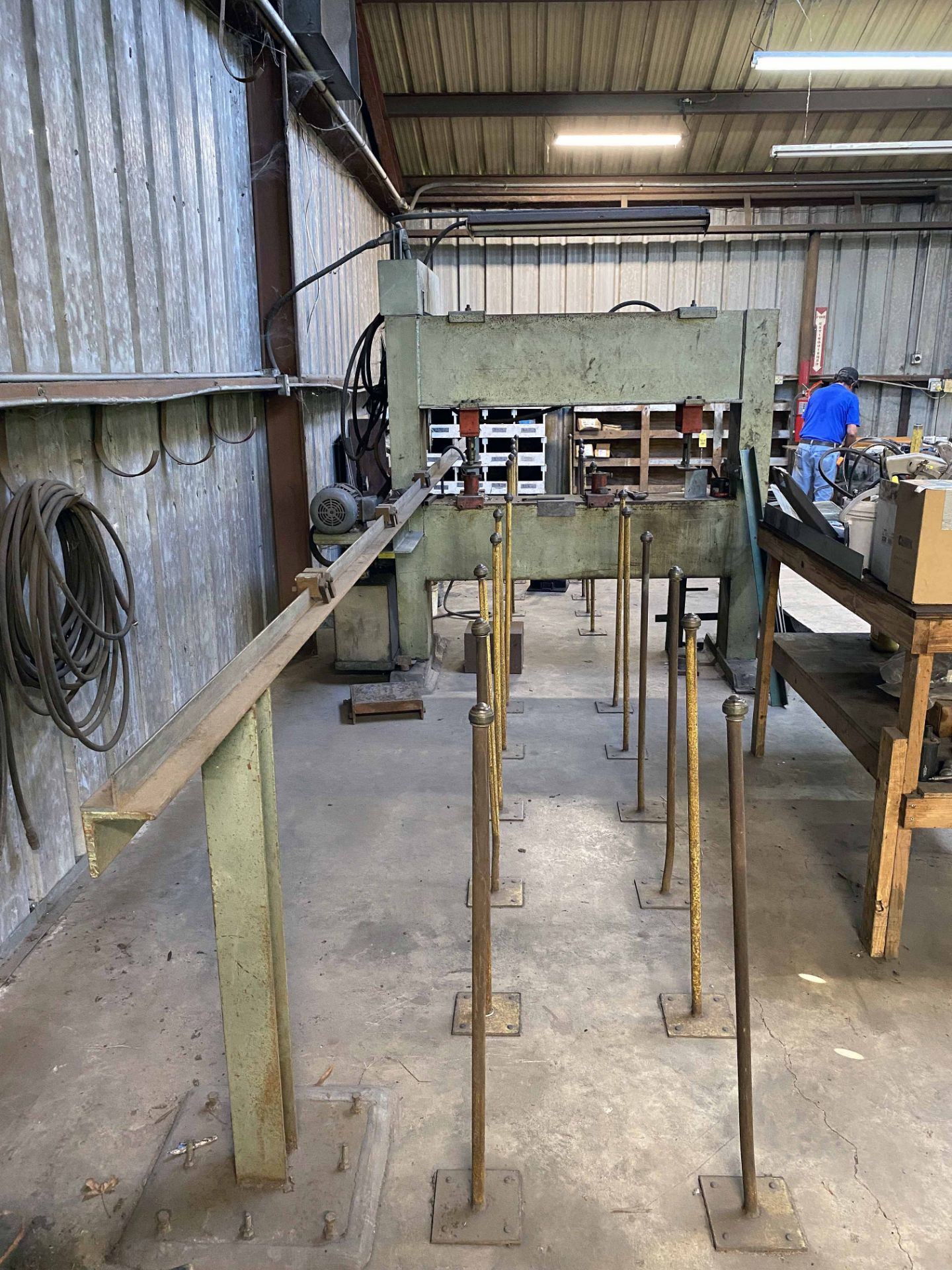 TWIN RAM PRESS PUNCH, CUSTOM, 6' working area (Located at: Summit Seals, 750 Archie Street, Vidor, - Image 2 of 5