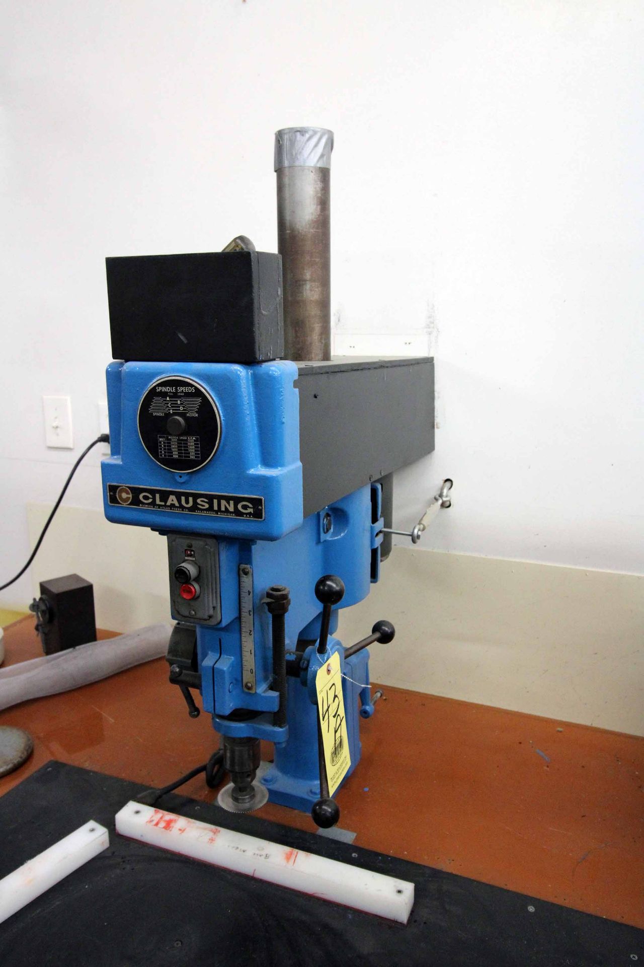 BENCH MOUNTED DRILL PRESS, CLAUSING MDL. 1633, spds: 260-5400 RPM, S/N 117810 (Located at: Offshore