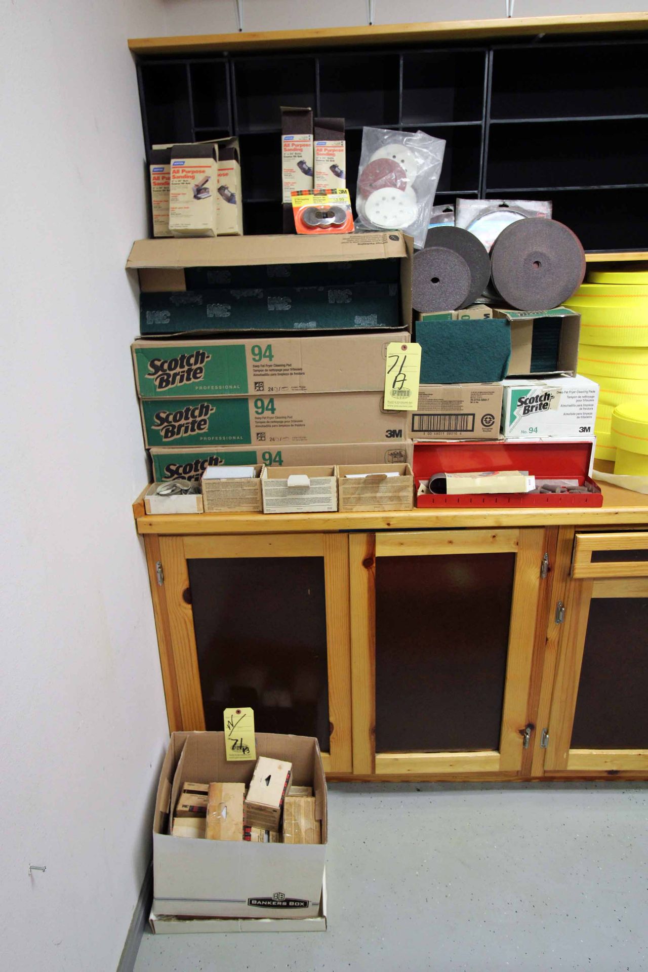 LOT CONSISTING OF: sanding discs, Scotch Brite polishing pads, sanding belts (Located at: Offshore