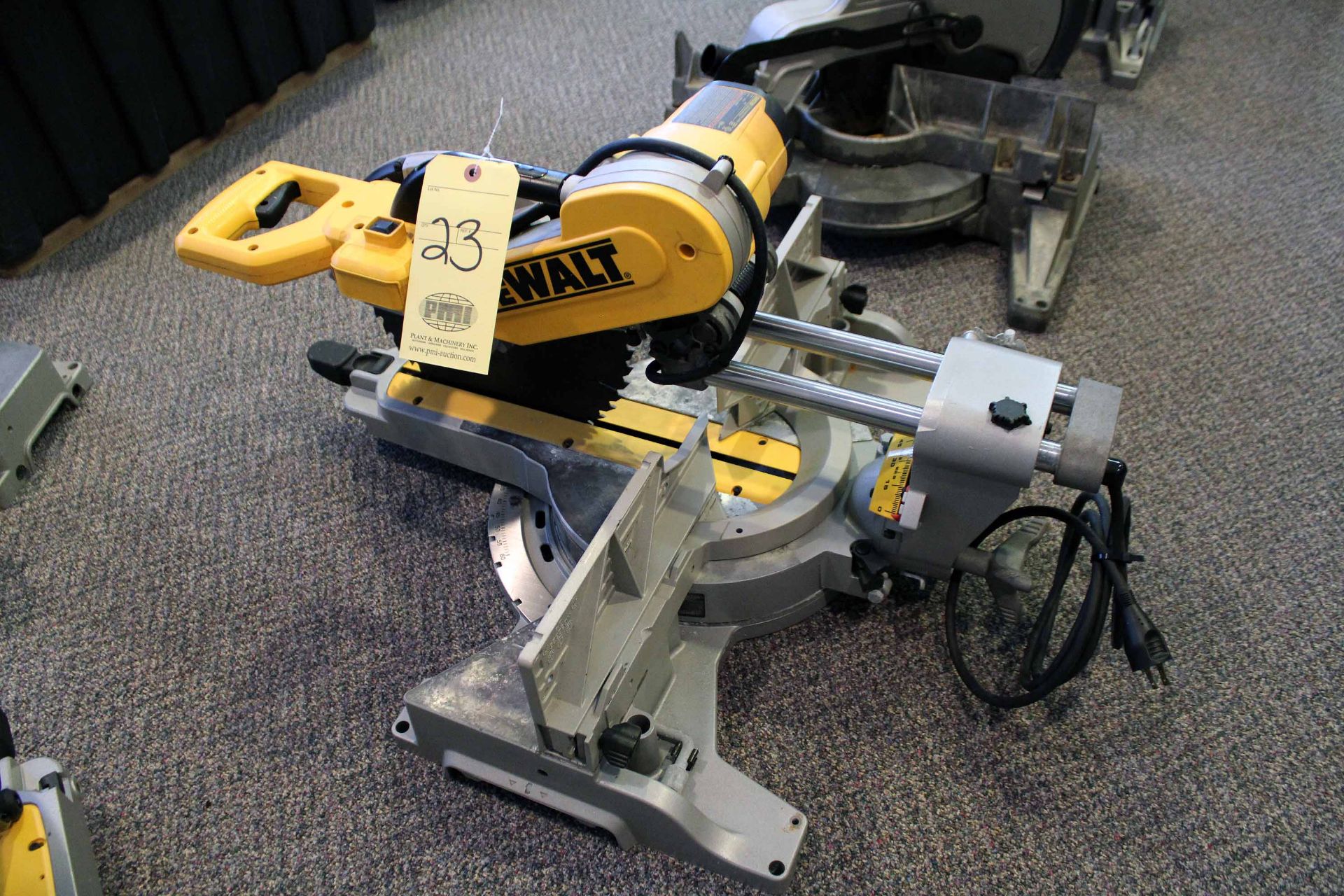 MITER SAW, DEWALT DWS 780. 12" double-bevel, compound saw, 15 amp. motor, 3,600 RPM (Located at: - Image 2 of 3