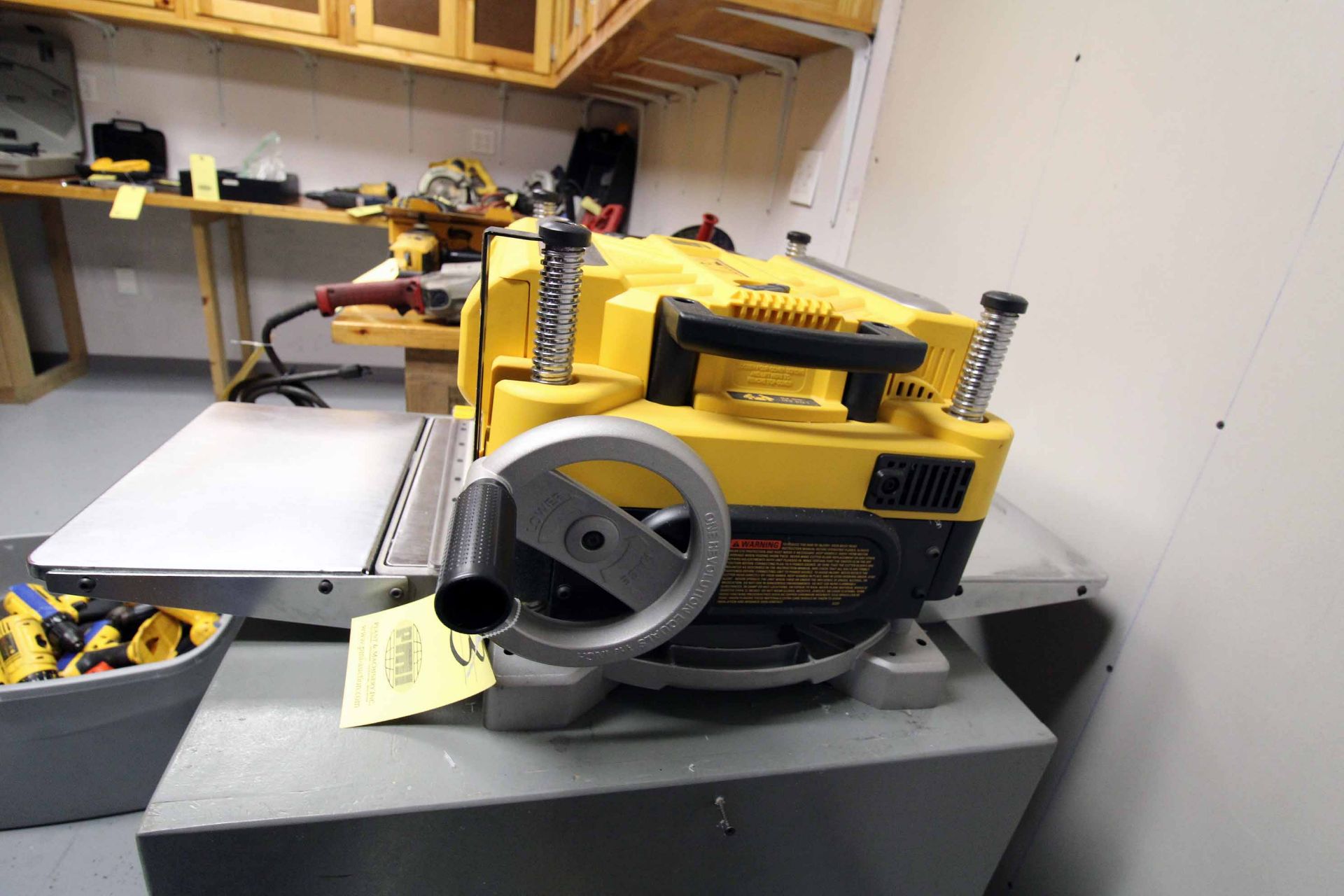 PLANER, DEWALT 13" MDL. DW735, 15 amp, 13", 20,000 max. RPM, 3-knife cutter head, 2-spd. gear box, - Image 5 of 6