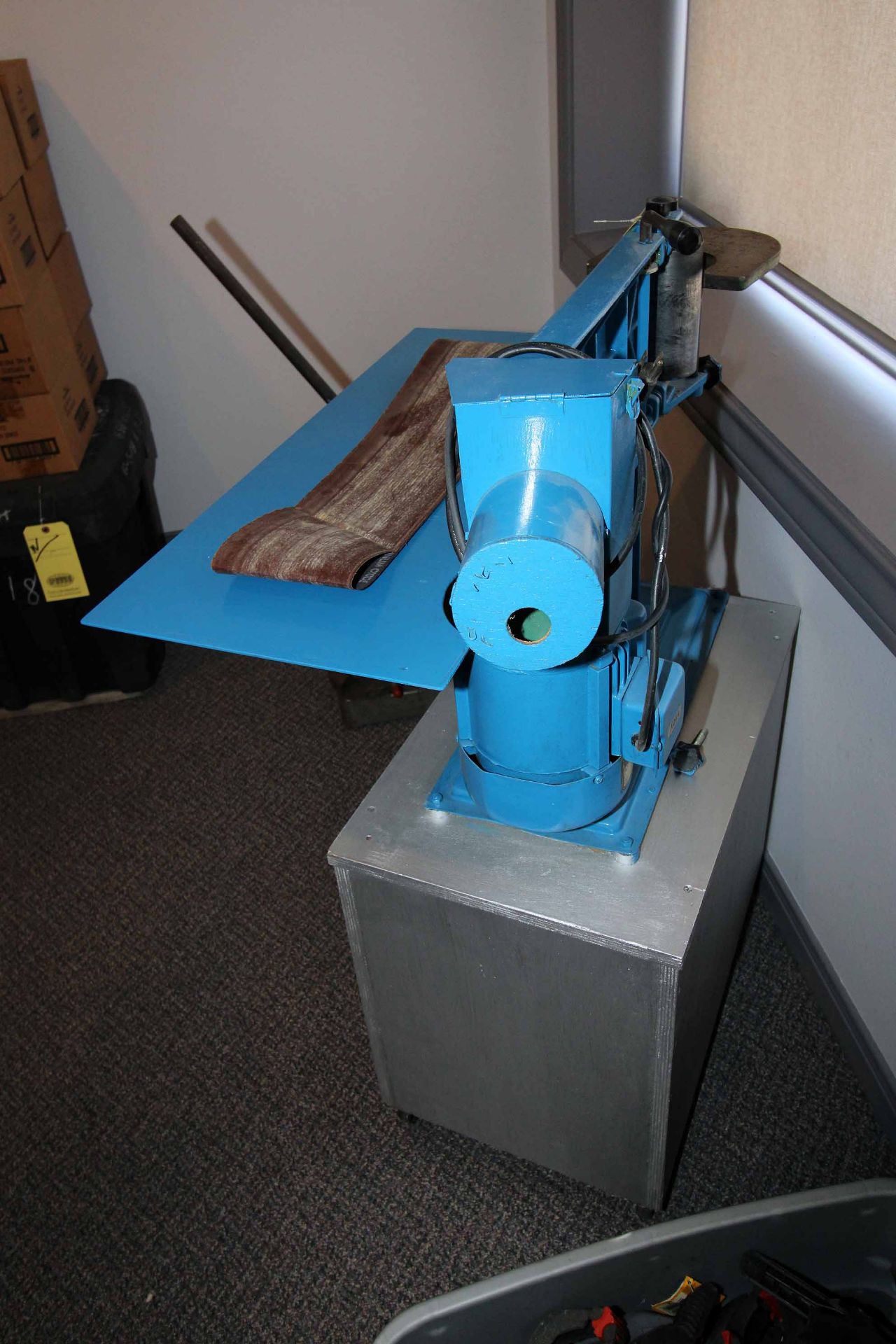 BELT SANDER, 6' x 24", 3/4 HP motor, on rolling cart (Located at: Offshore Clamps & Protectors, - Image 2 of 2