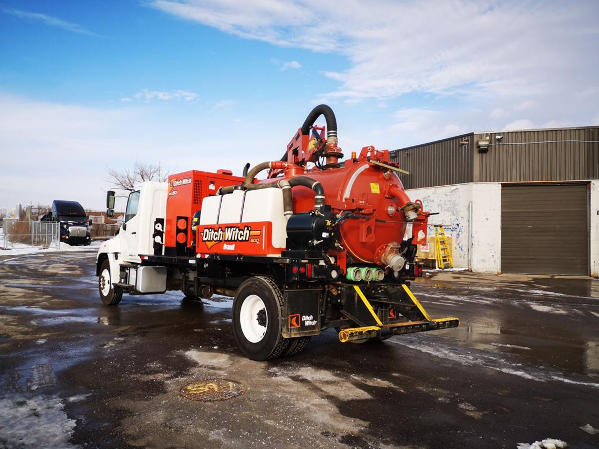 2017 DITCH WITCH, FXT 50, TRUCK MOUNTED, HYDRO-EXCAVATOR - LIKE NEW - Image 8 of 31