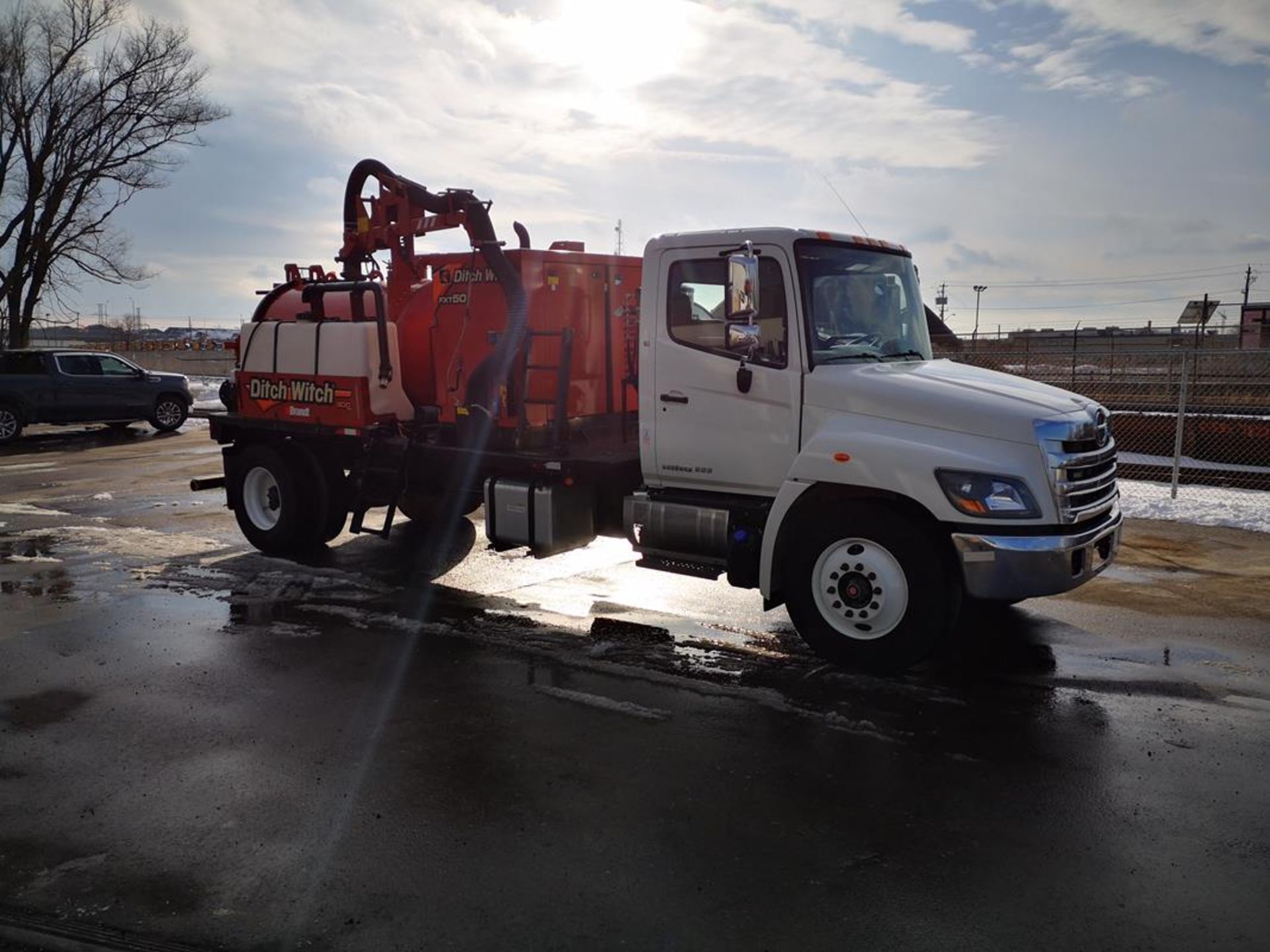 2017 DITCH WITCH, FXT 50, TRUCK MOUNTED, HYDRO-EXCAVATOR - LIKE NEW - Image 4 of 31