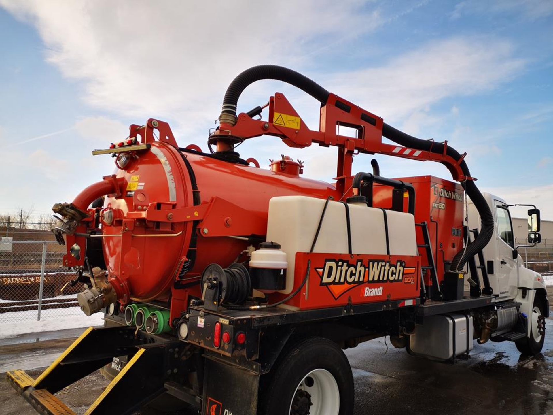2017 DITCH WITCH, FXT 50, TRUCK MOUNTED, HYDRO-EXCAVATOR - LIKE NEW - Image 25 of 31