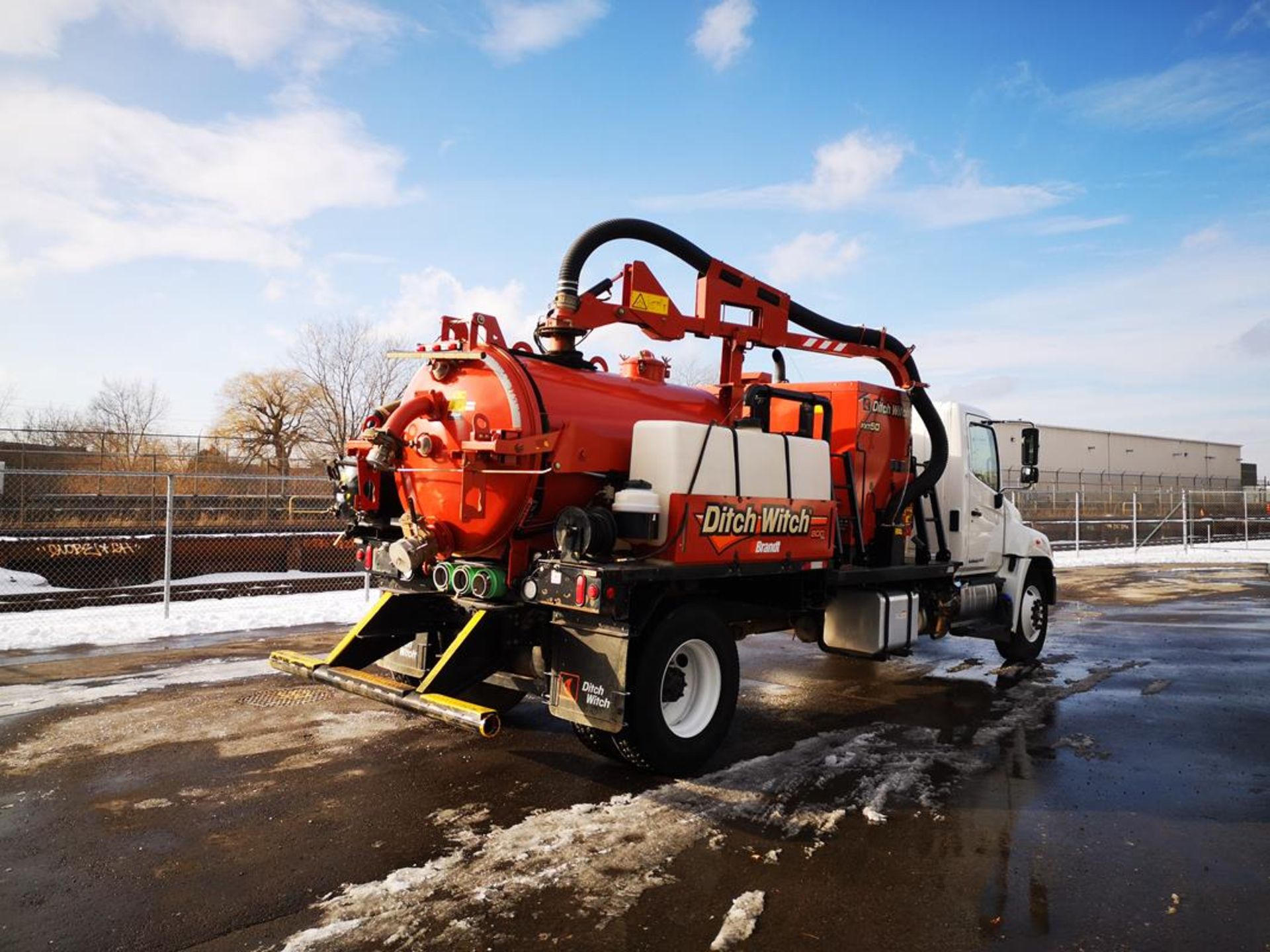 2017 DITCH WITCH, FXT 50, TRUCK MOUNTED, HYDRO-EXCAVATOR - LIKE NEW - Image 6 of 31