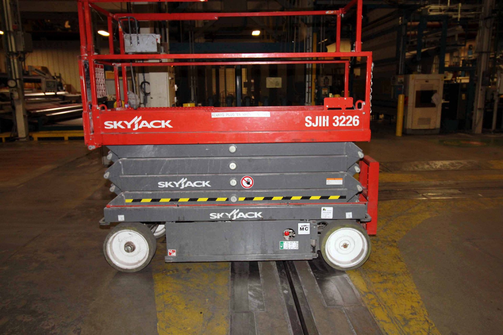 SELF-PROPELLED SCISSOR LIFT, SKYJACK MDL. SJ33226, new 2019, 500 lb. platform cap., 26’ drive - Image 2 of 6