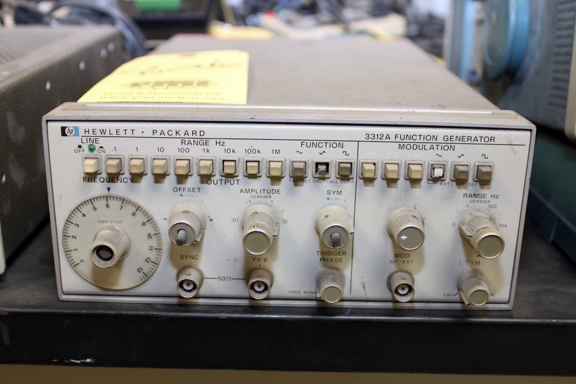 FUNCTION GENERATOR, HEWLETT PACKARD 3312A