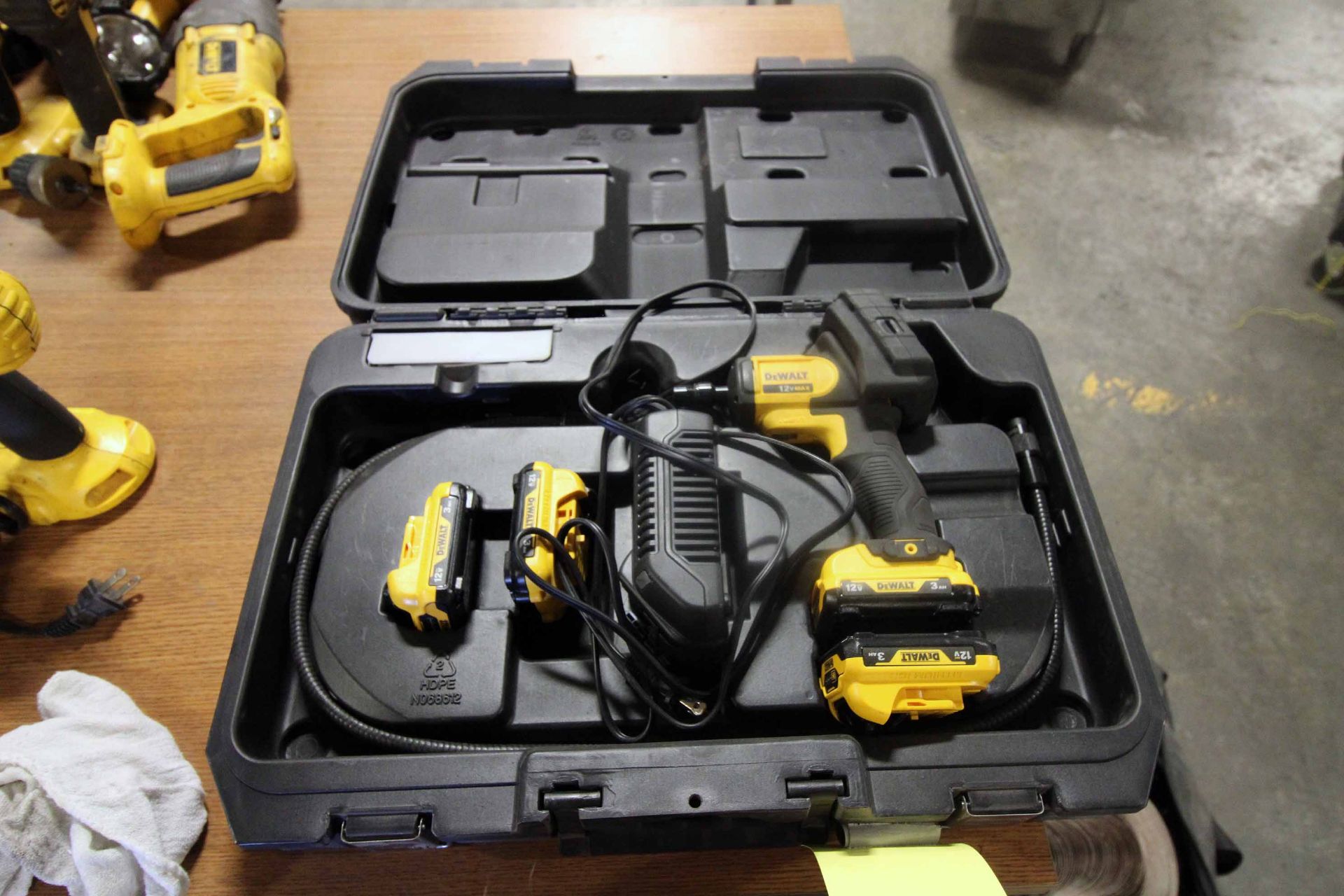 INSPECTION CAMERA, DEWALT MDL. DCT410, battery operated, w/ (4) batteries & (1) charger