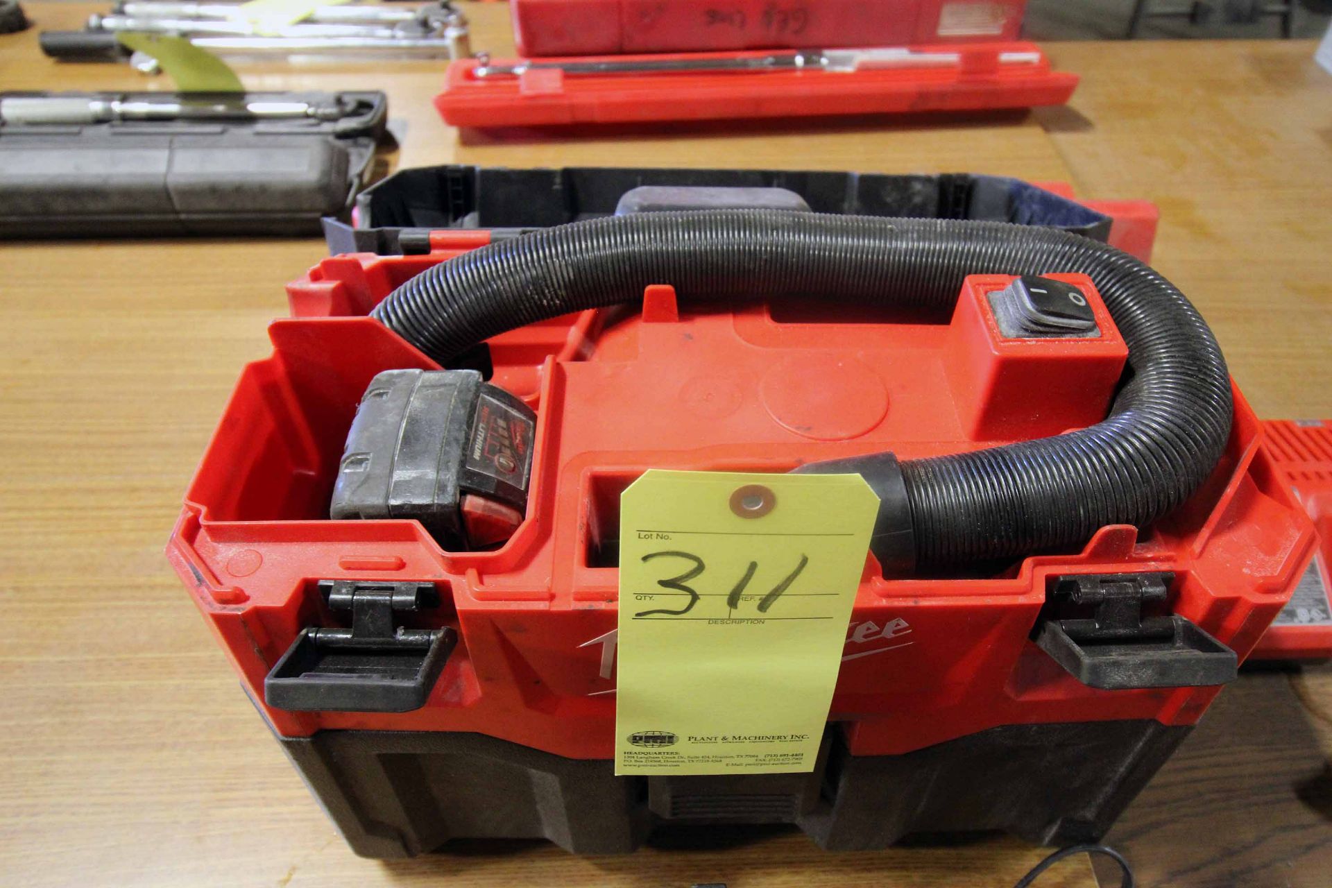 LOT OF MILWAUKEE CORDLESS TOOLING: (1) vacuum, (1) transfer pump, (1) charger & (2) batteries - Image 5 of 5