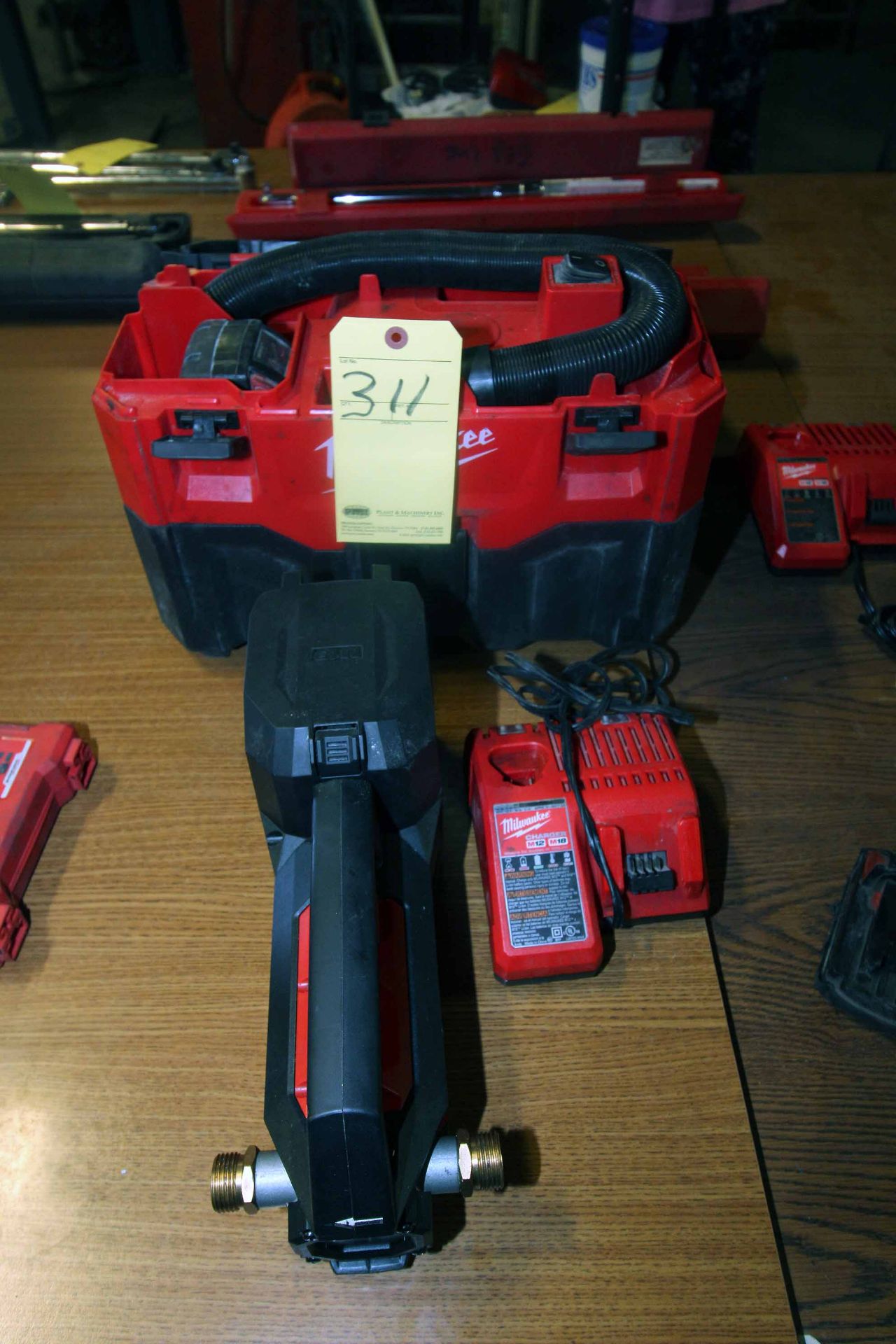 LOT OF MILWAUKEE CORDLESS TOOLING: (1) vacuum, (1) transfer pump, (1) charger & (2) batteries - Image 2 of 5