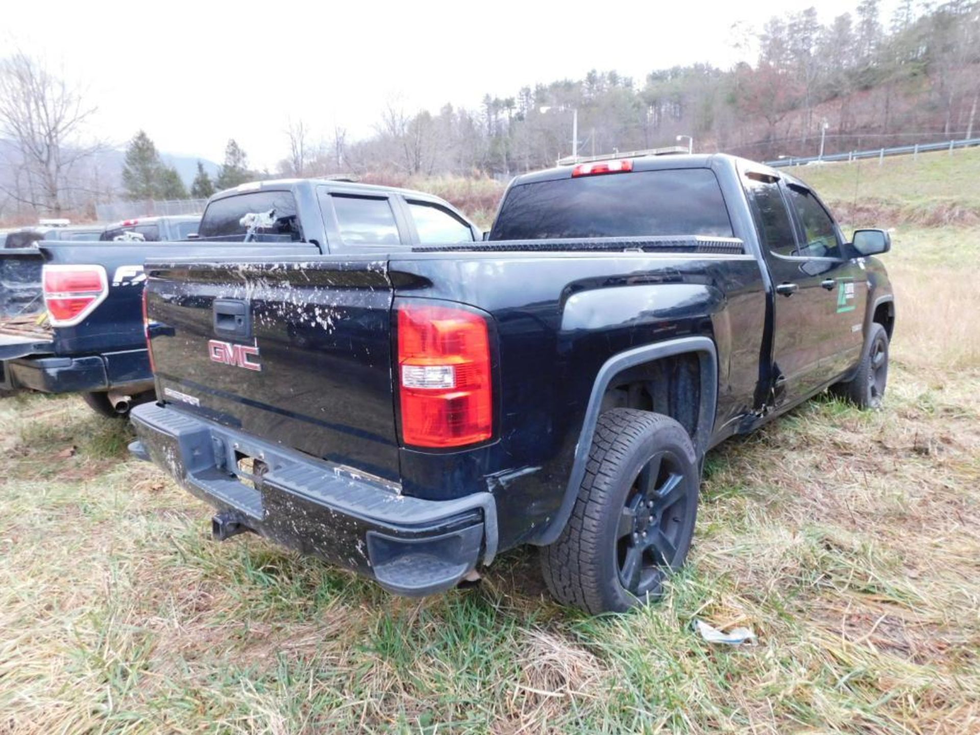 2017 GMC Sierra 1500 Crew Cab, 4-Wheel Drive, 5.3 Liter Ecotec 3 V8 Gasoline Motor, Auto, 6'6" Bed w - Image 5 of 13