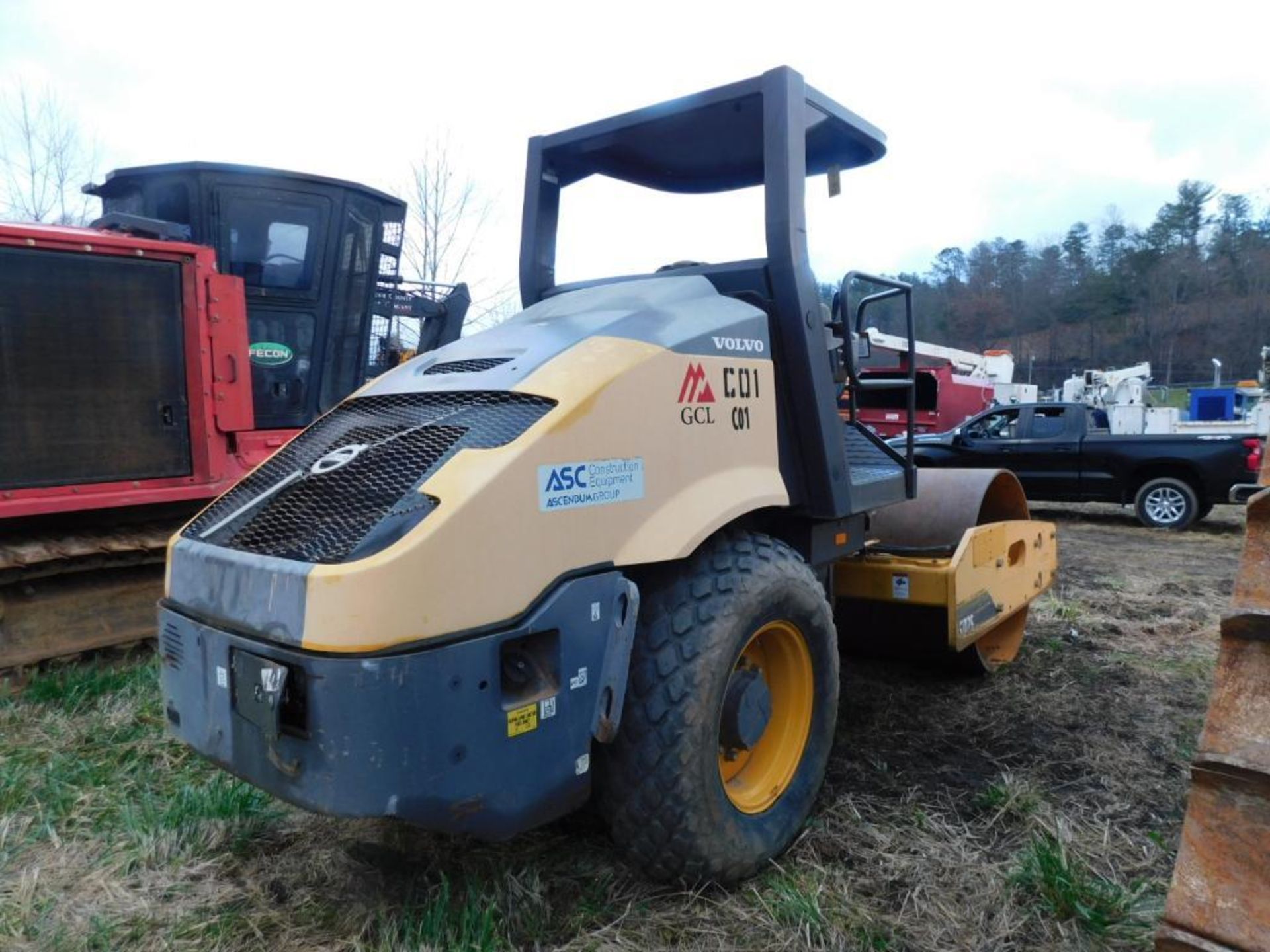 2014 Volvo SD75 Rubber Tire Roller, S/N 240028, C01 - Image 5 of 9