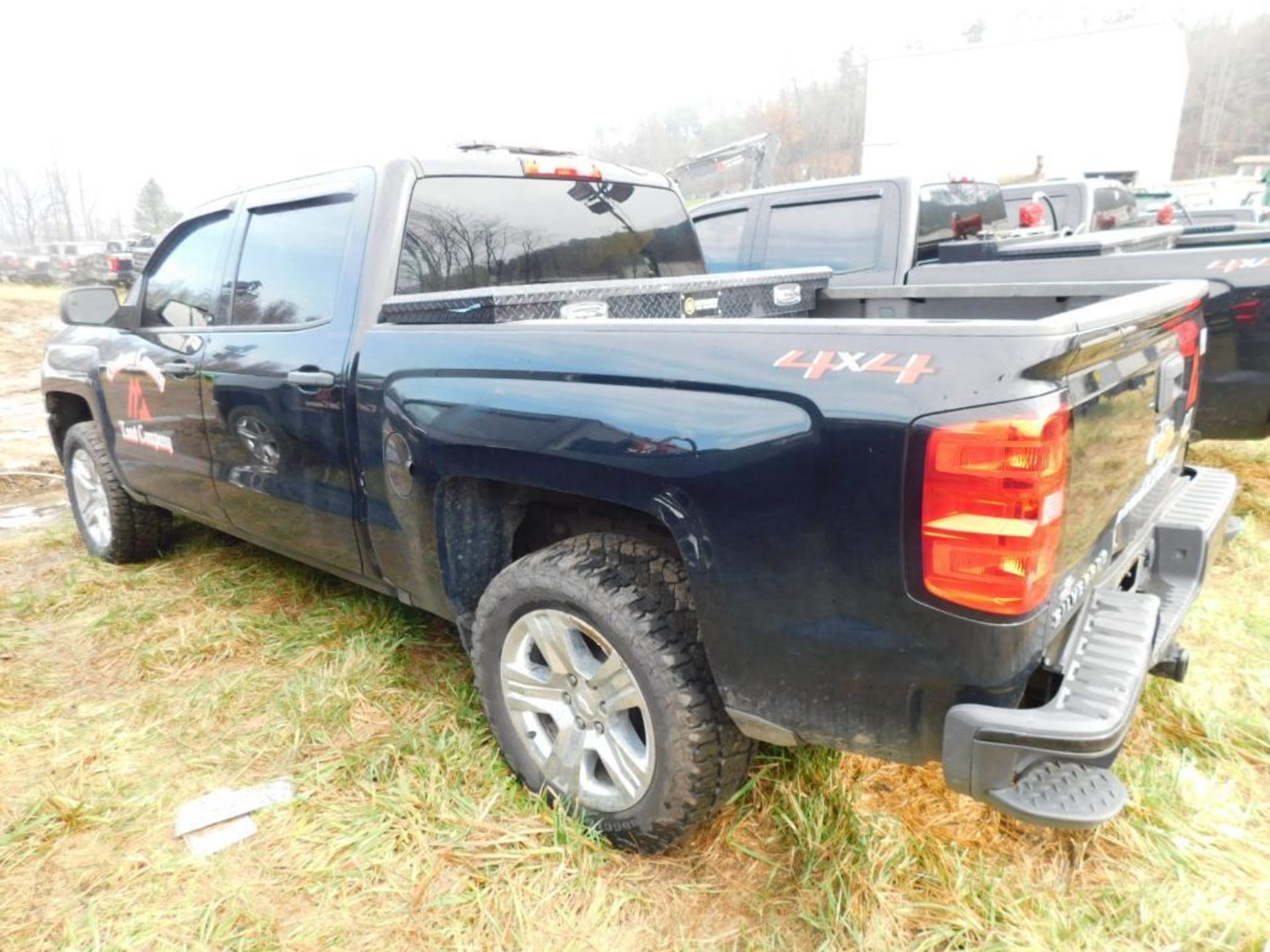 2018 Chevy Silverado 1500 Crew Cab, 4-Wheel Drive, 5.3 Liter, V8 Gasoline Motor, Auto, VIN 3GCUKPECX - Image 4 of 11