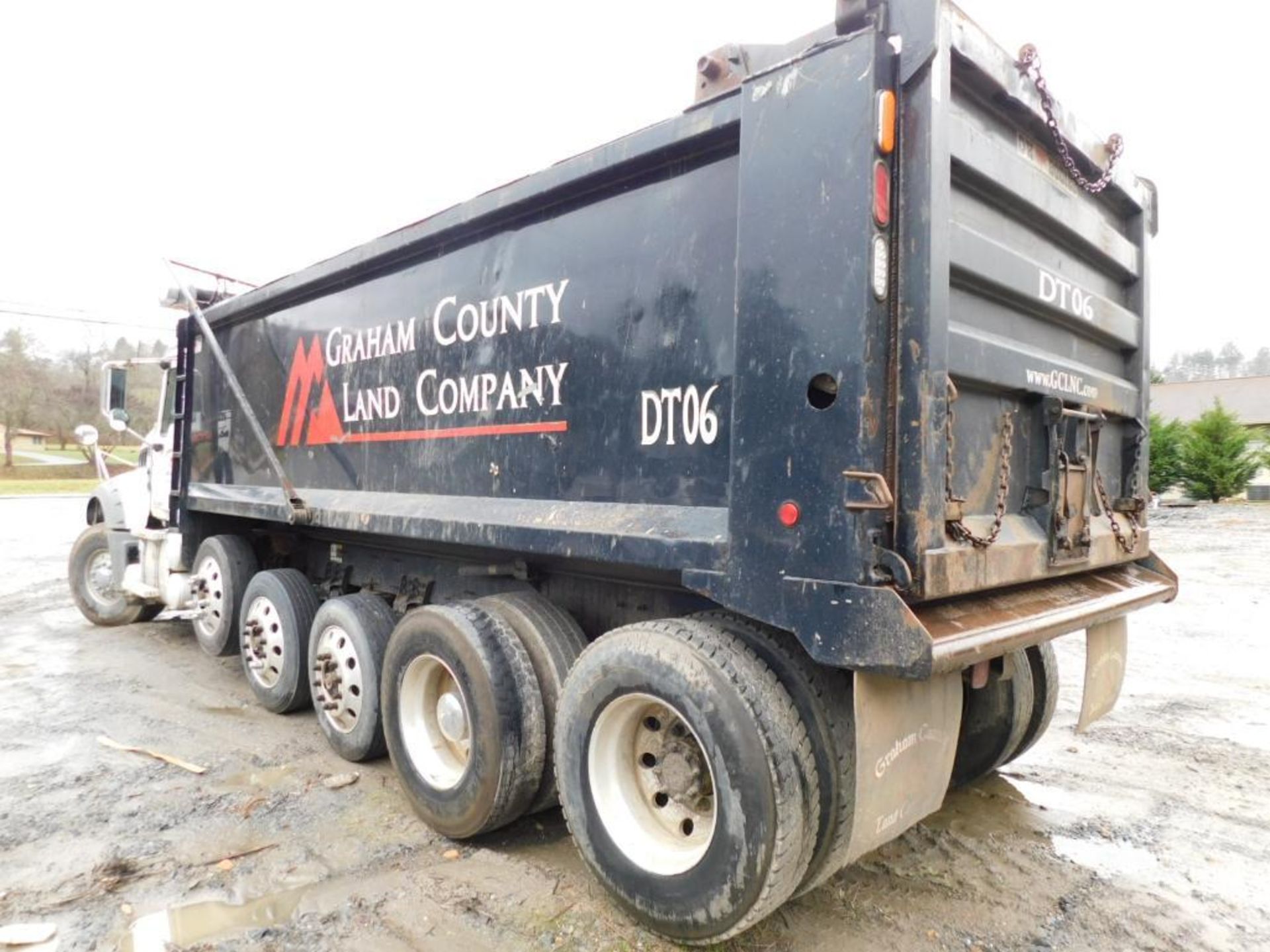 2017 Mack GV713 Quint-Axle Dump Truck, VIN 1M2AX07C7HMO33546, 289,436 Miles Indicated, DT06 - Image 6 of 9