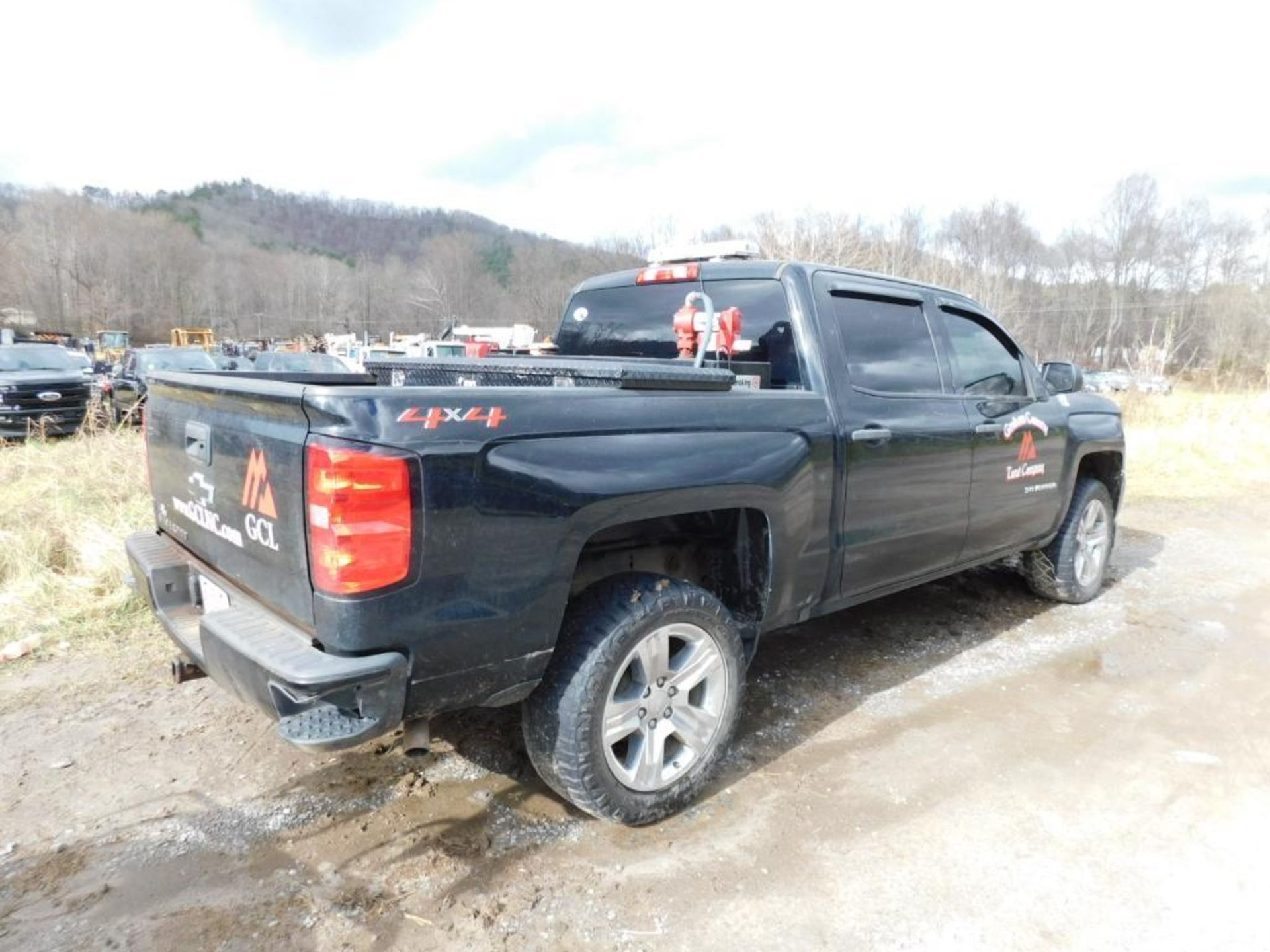 2018 Chevy Silverado Crew Cab, 4-Wheel Drive, 5.3 Liter V8 Ecotec 3 Gasoline Motor, Auto, 5'8" Bed w - Image 6 of 9