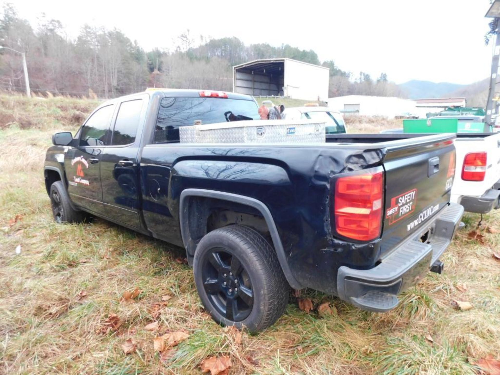 2017 GMC Sierra 1500 Crew Cab, 4-Wheel Drive, 5.3 Liter V8 Ecotec 3 Gasoline Motor, Auto, 6'6" Bed w - Image 4 of 13