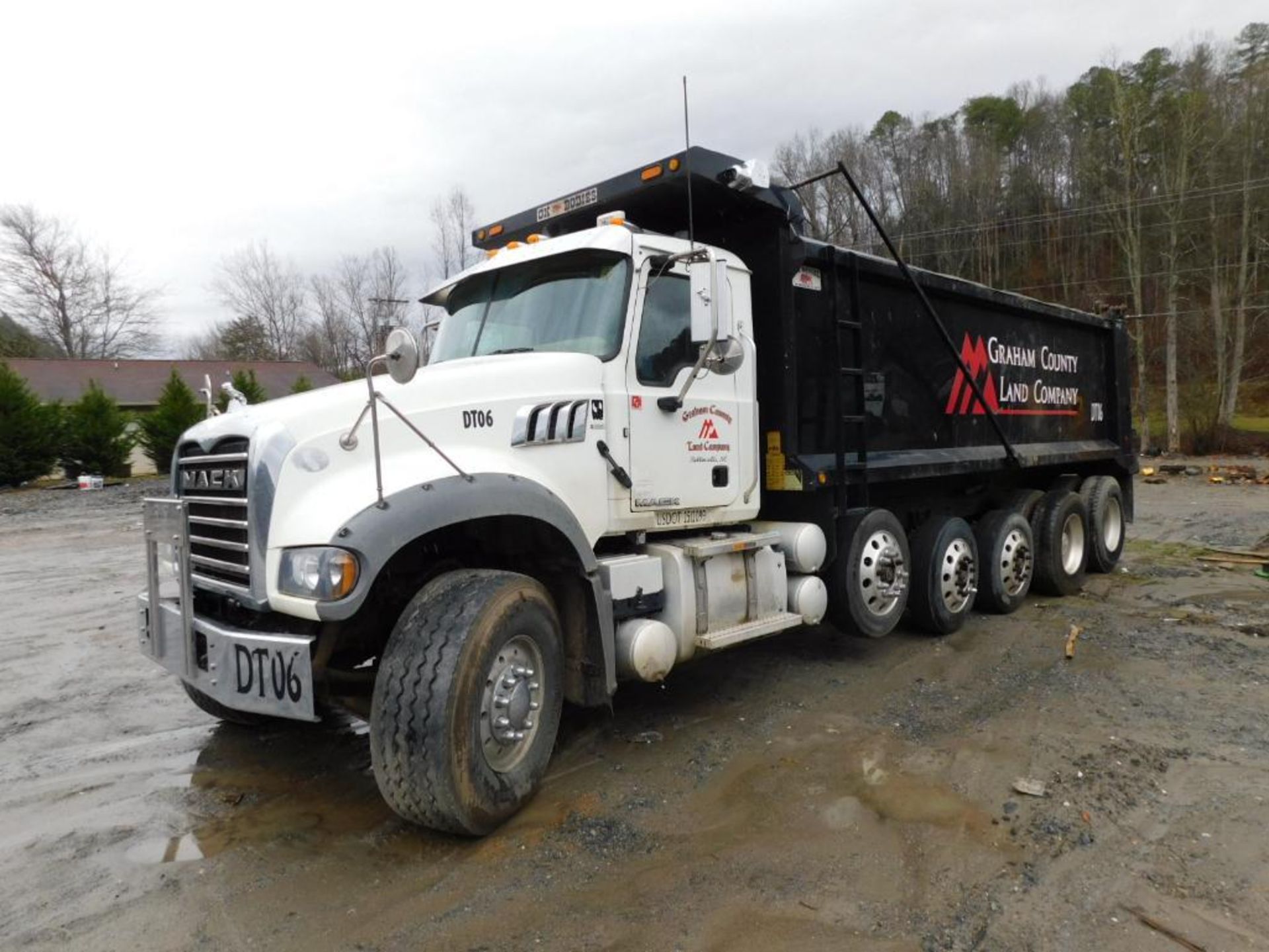 2017 Mack GV713 Quint-Axle Dump Truck, VIN 1M2AX07C7HMO33546, 289,436 Miles Indicated, DT06 - Image 2 of 9
