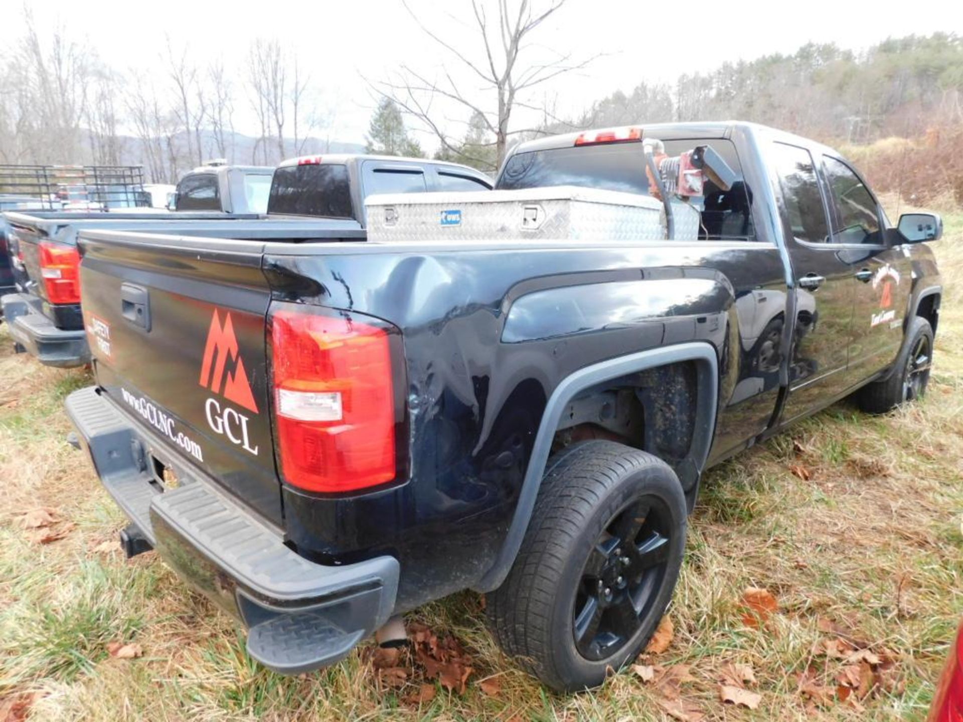 2017 GMC Sierra 1500 Crew Cab, 4-Wheel Drive, 5.3 Liter V8 Ecotec 3 Gasoline Motor, Auto, 6'6" Bed w - Image 6 of 13